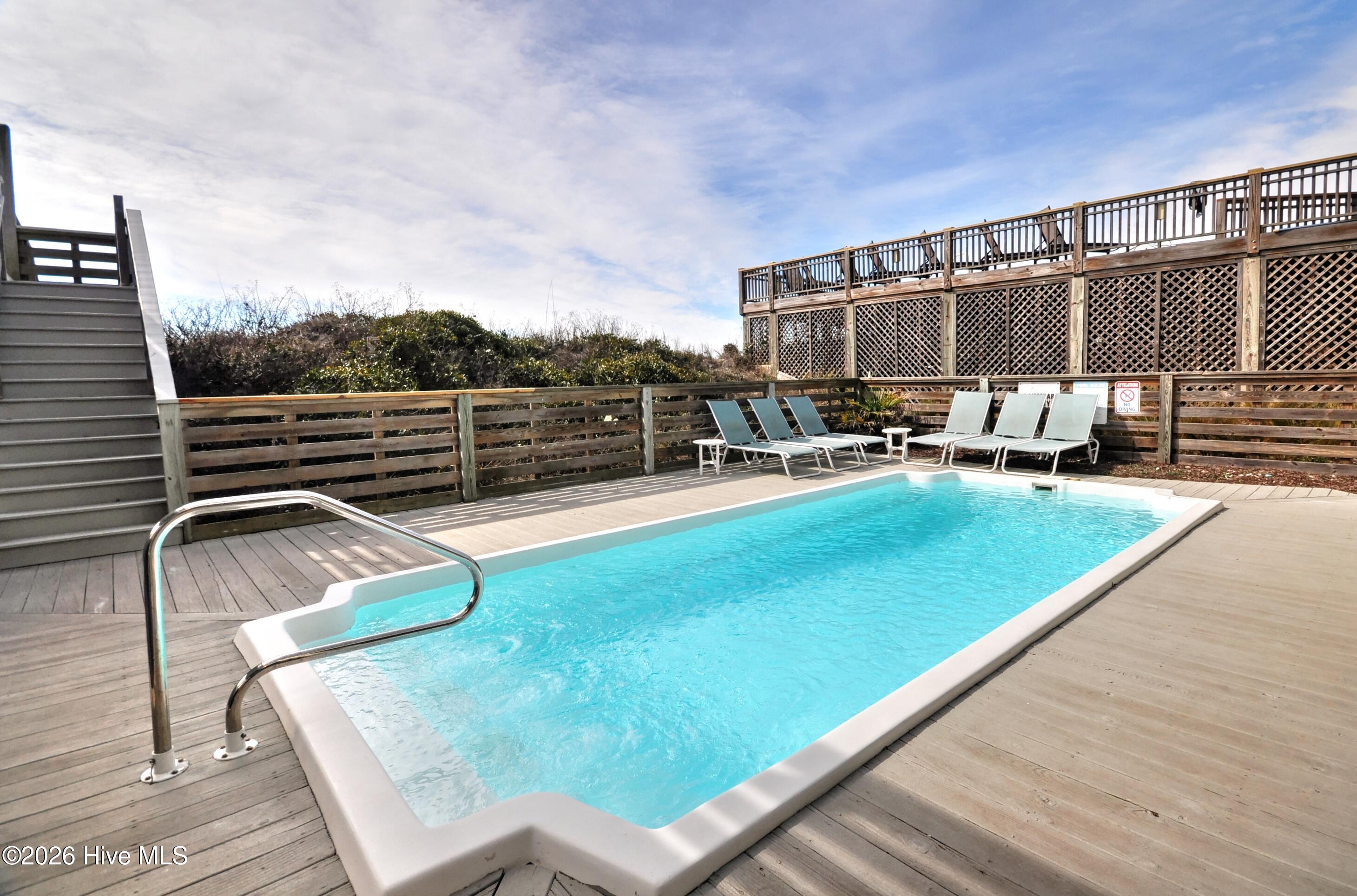 100561409 | Photo 27