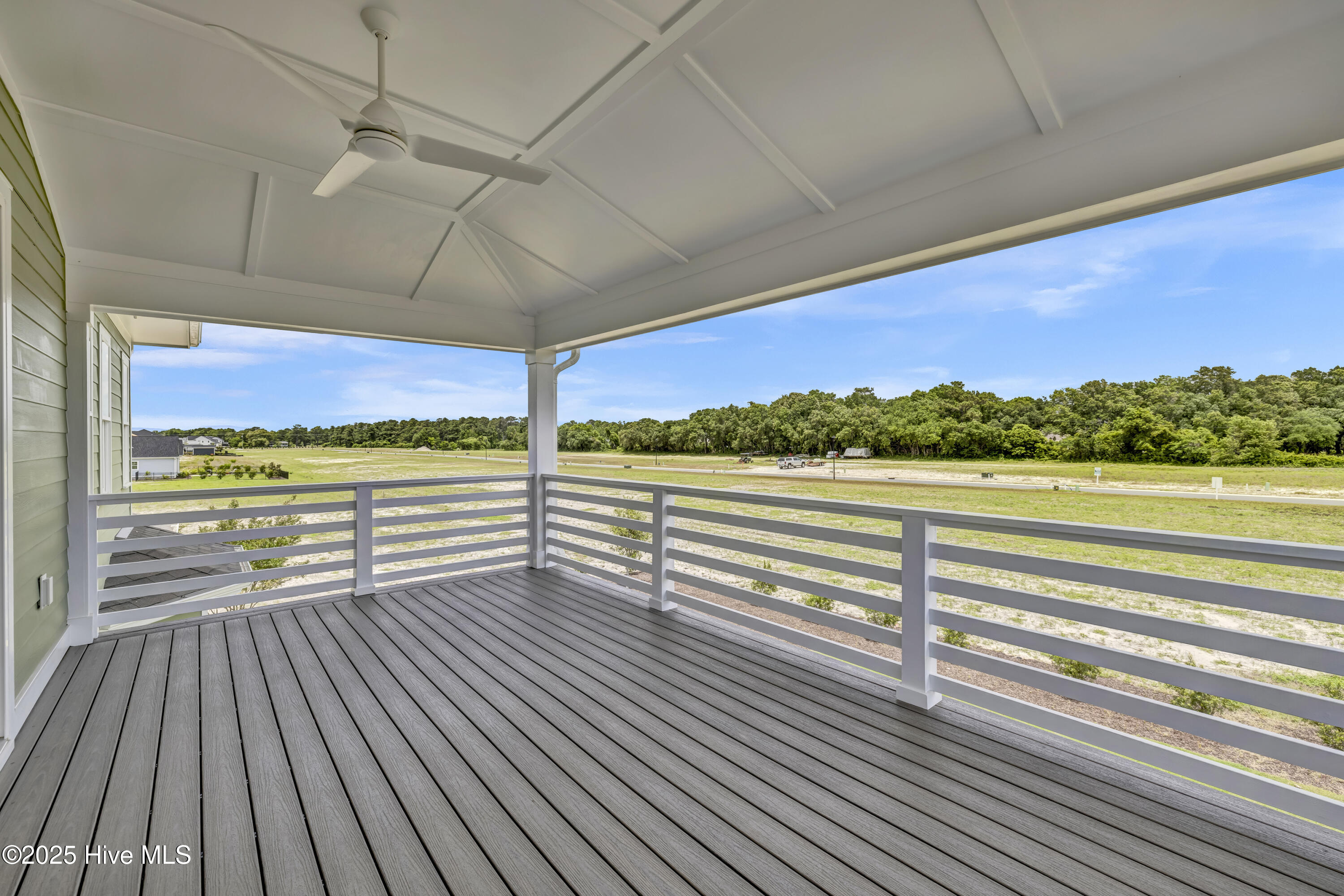 100568013 | Photo 58