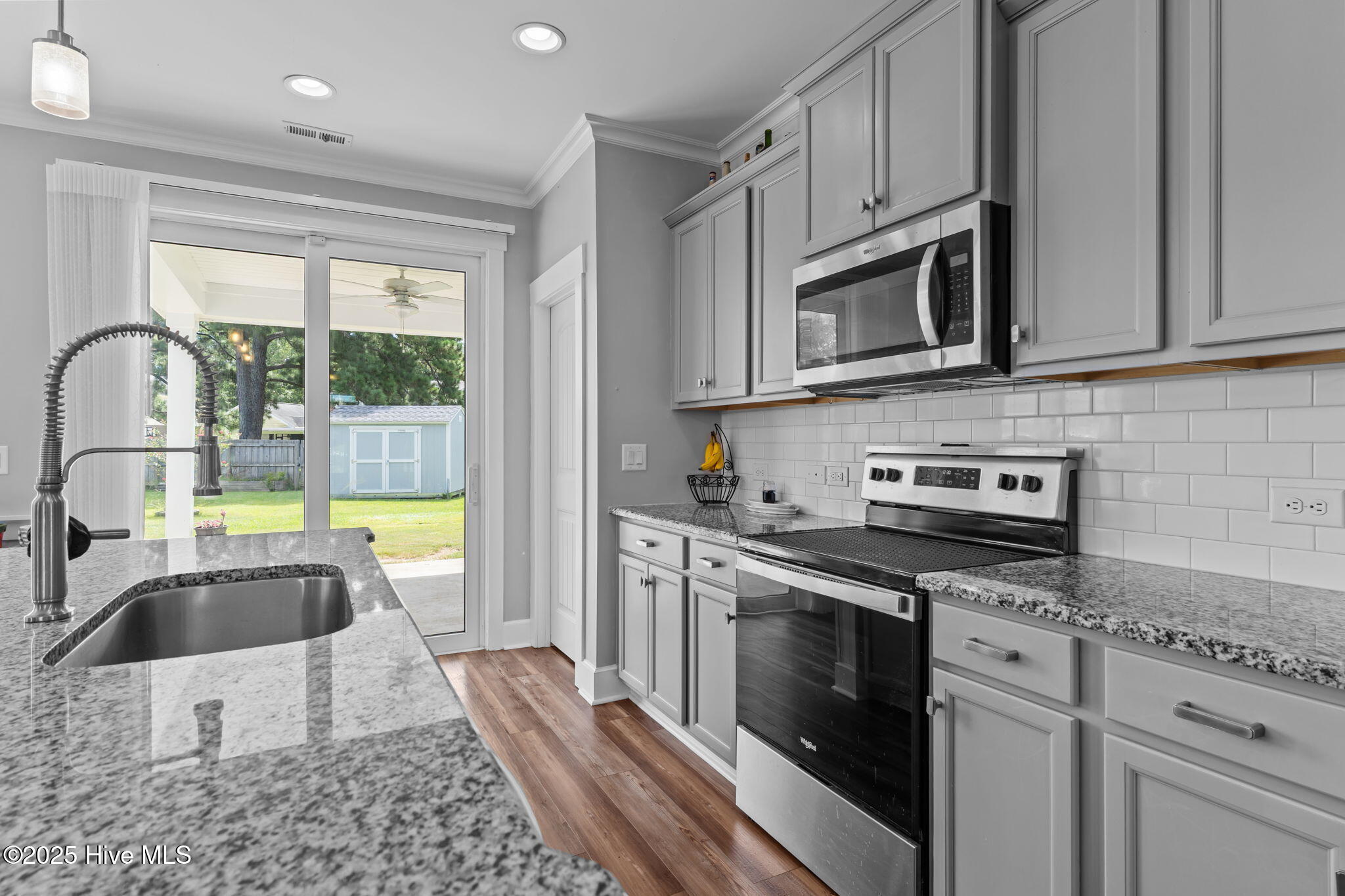 100528839 | Photo 17