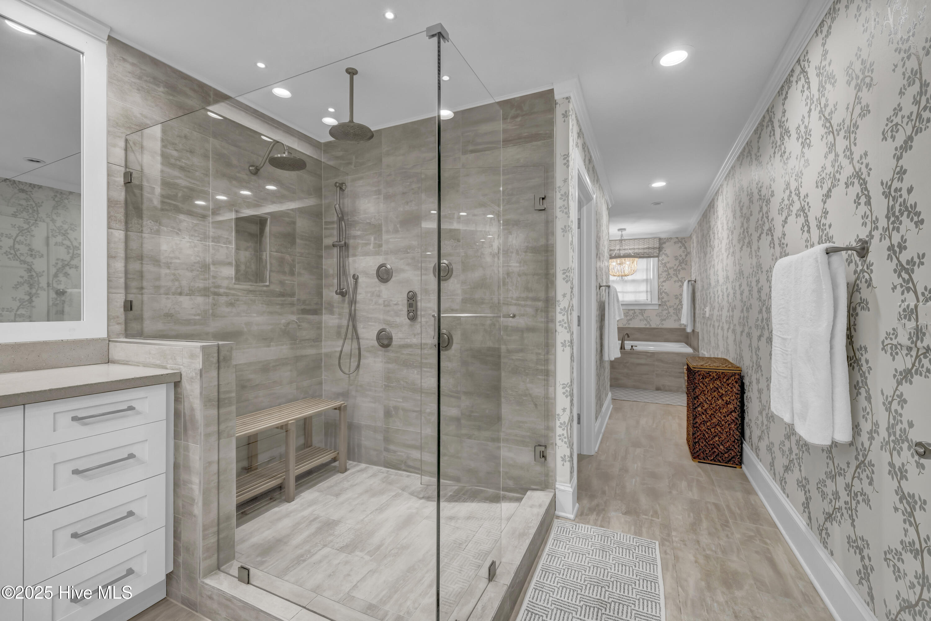 100519719 | Photo 16