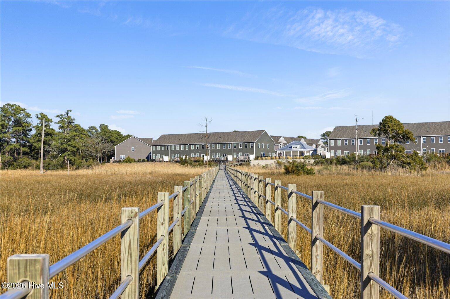 100548049 | Photo 42