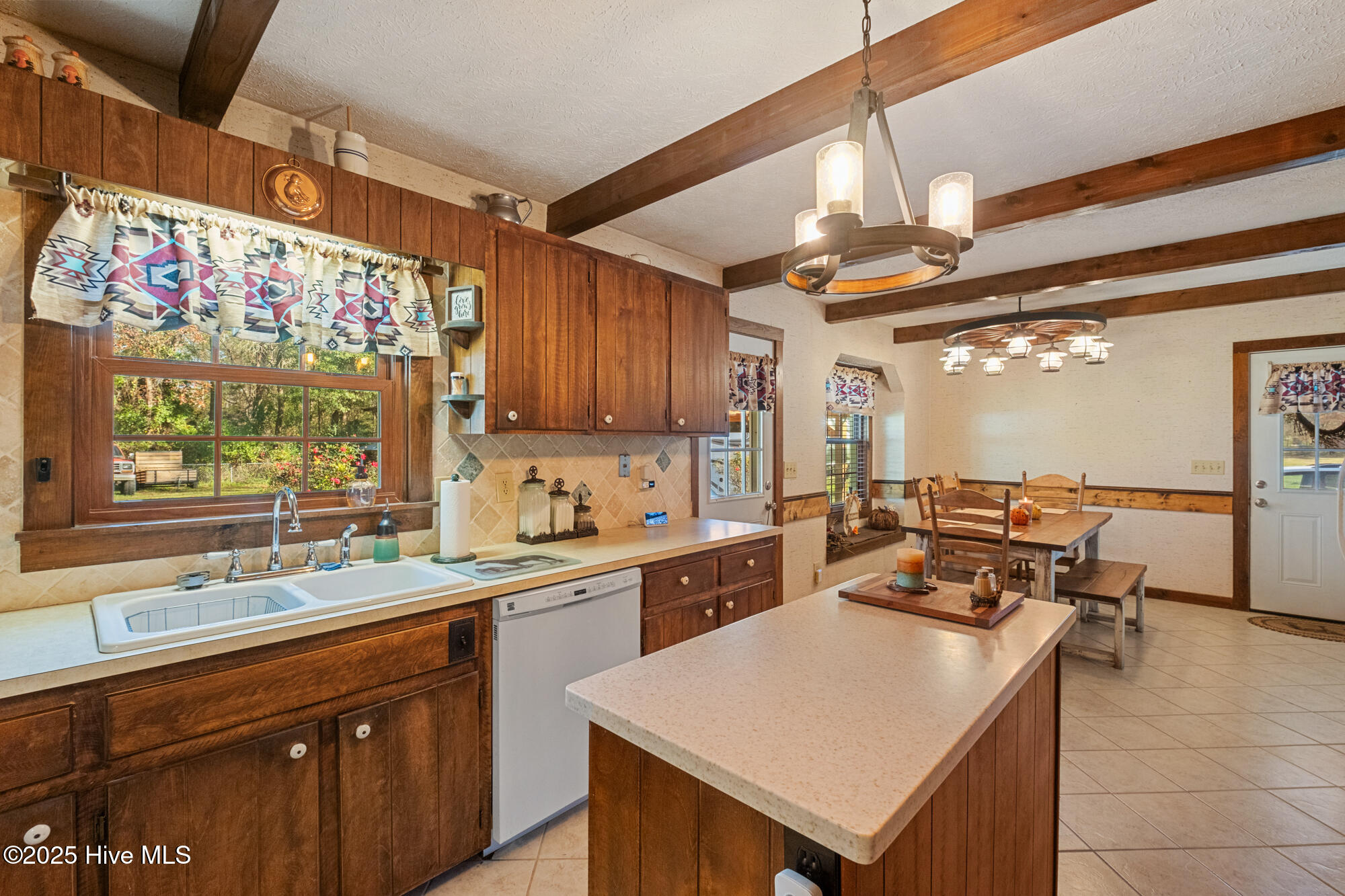 100542459 | Photo 10