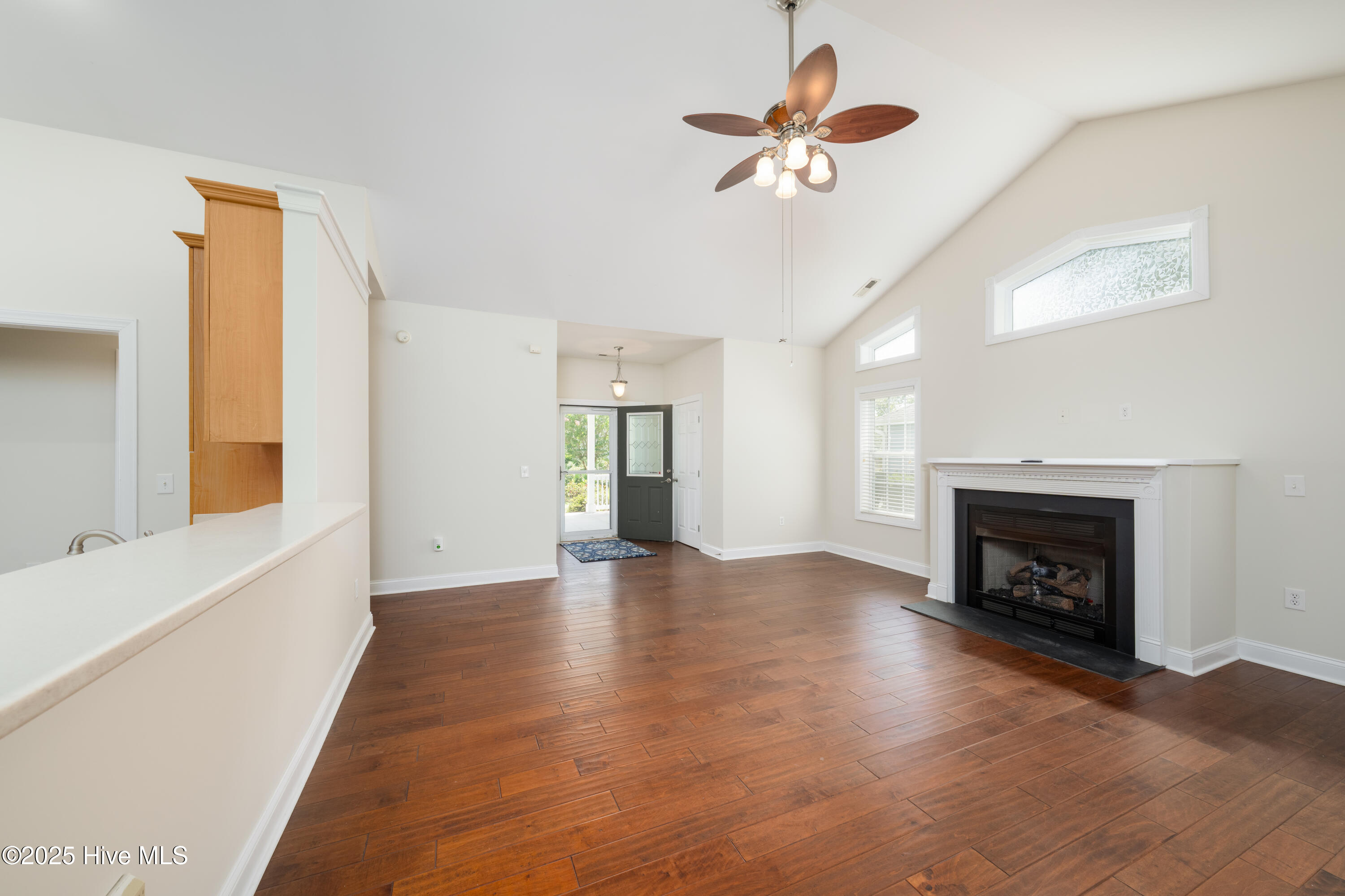 100513882 | Photo 14