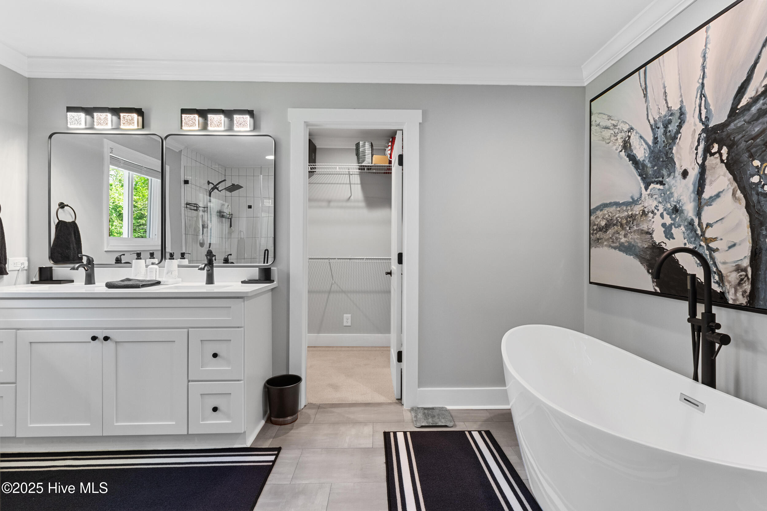 100561677 | Photo 47