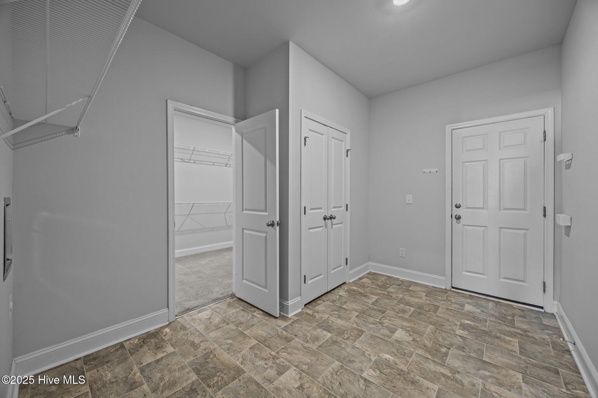 100503242 | Photo 33