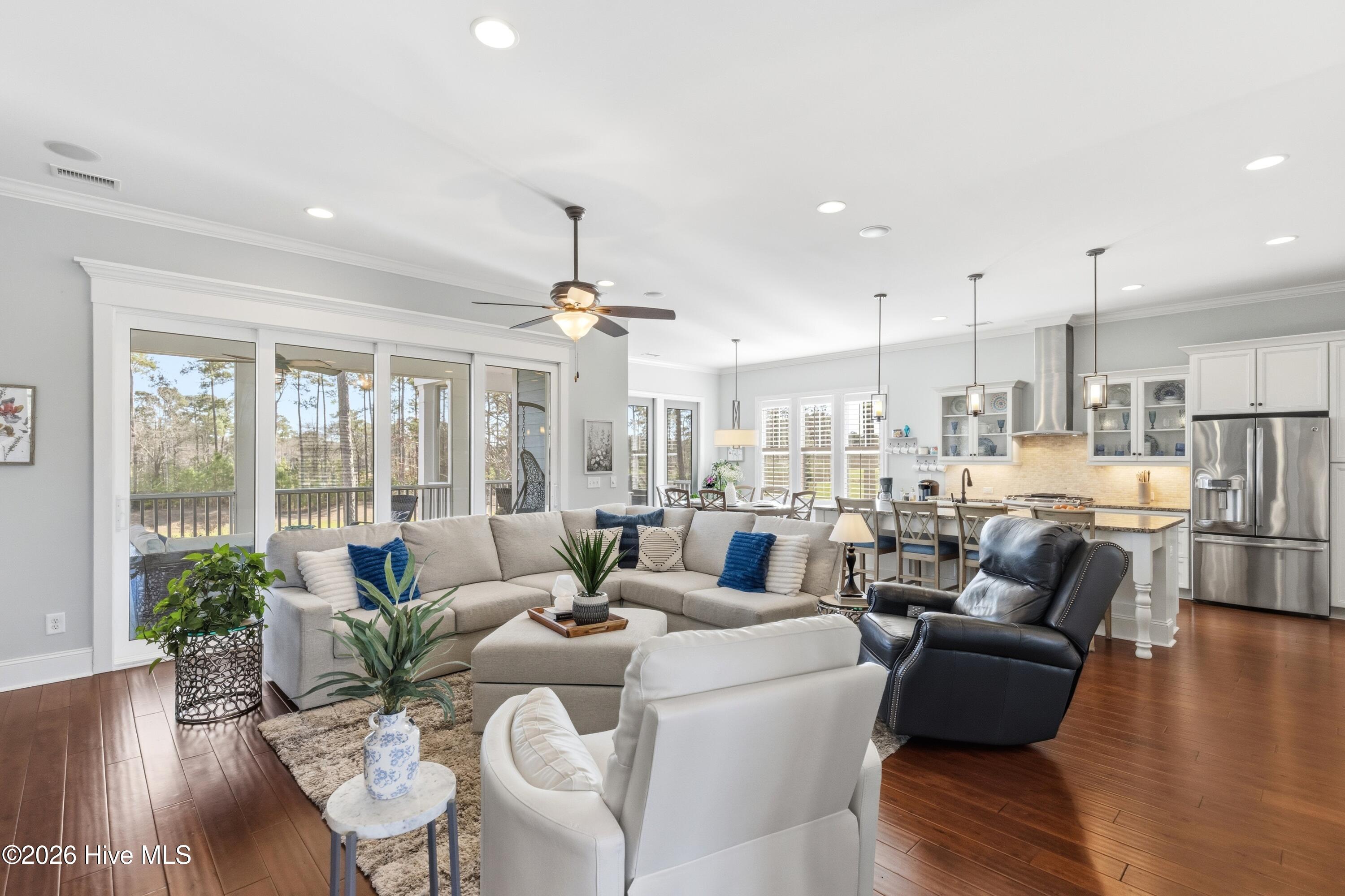 100556078 | Photo 10