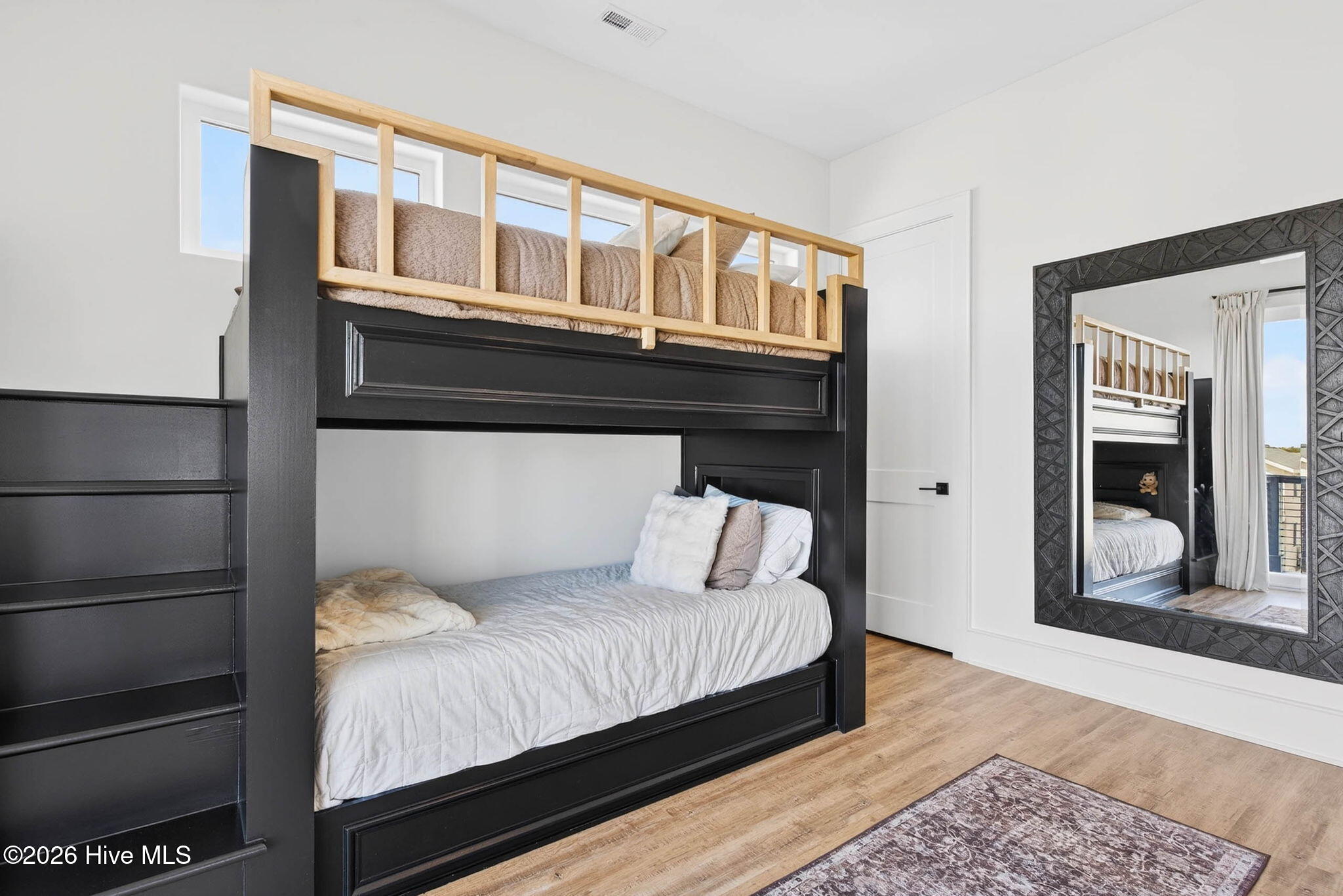 100565153 | Photo 27