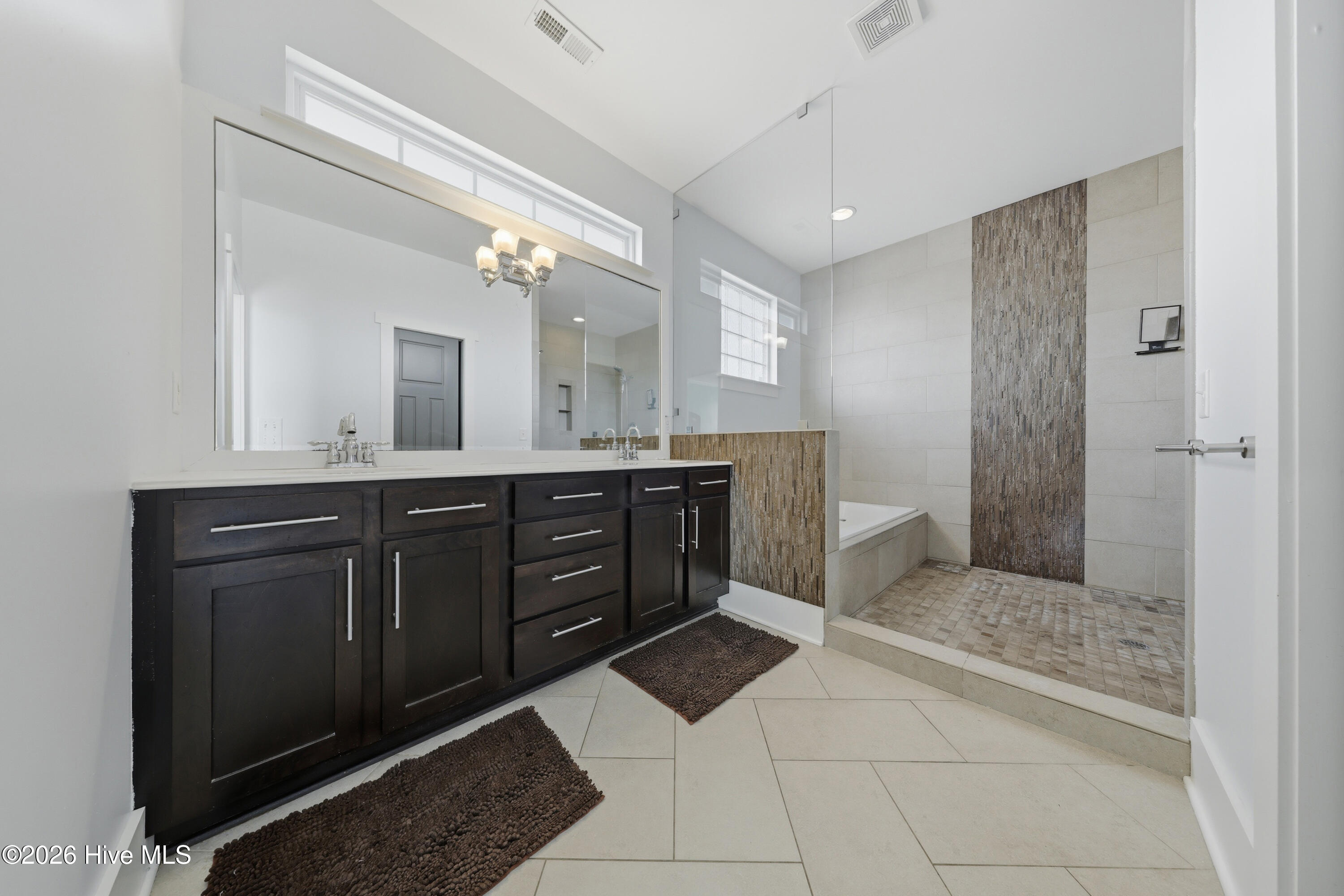 100564294 | Photo 50