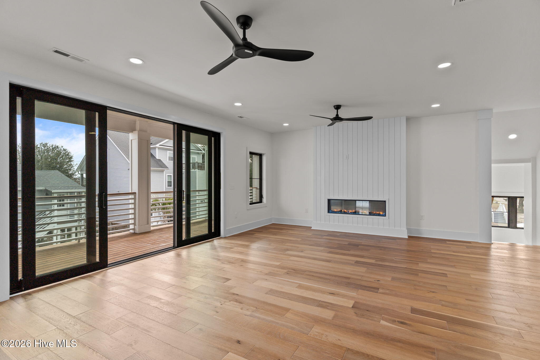 100553287 | Photo 41