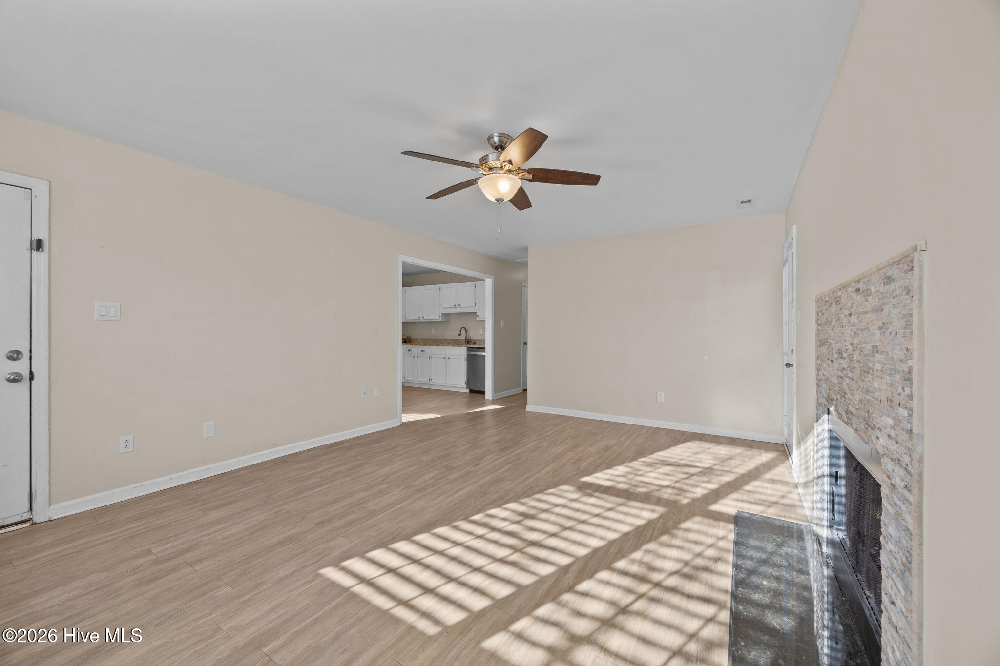 100550569 | Photo 25