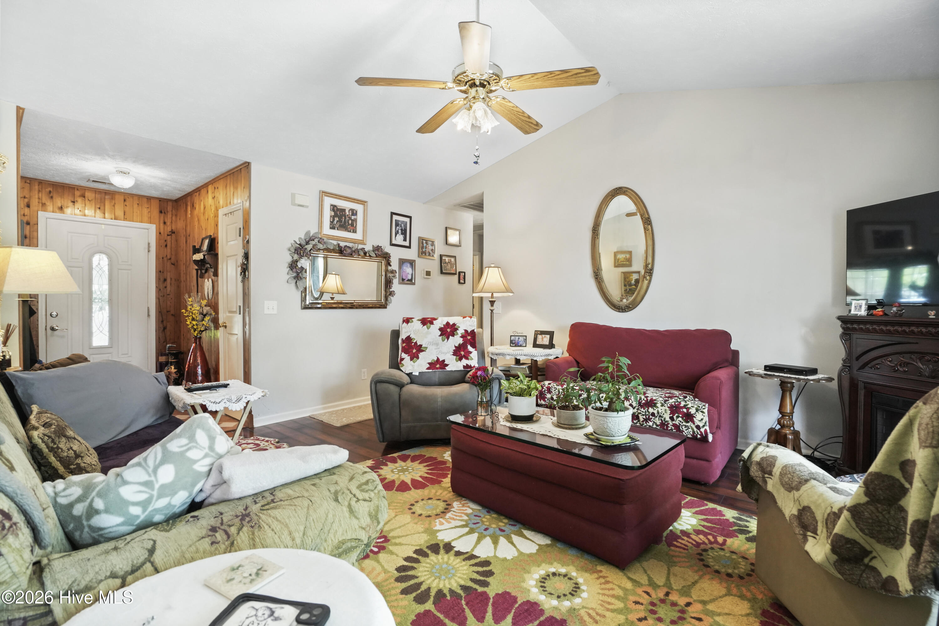 100570159 | Photo 11