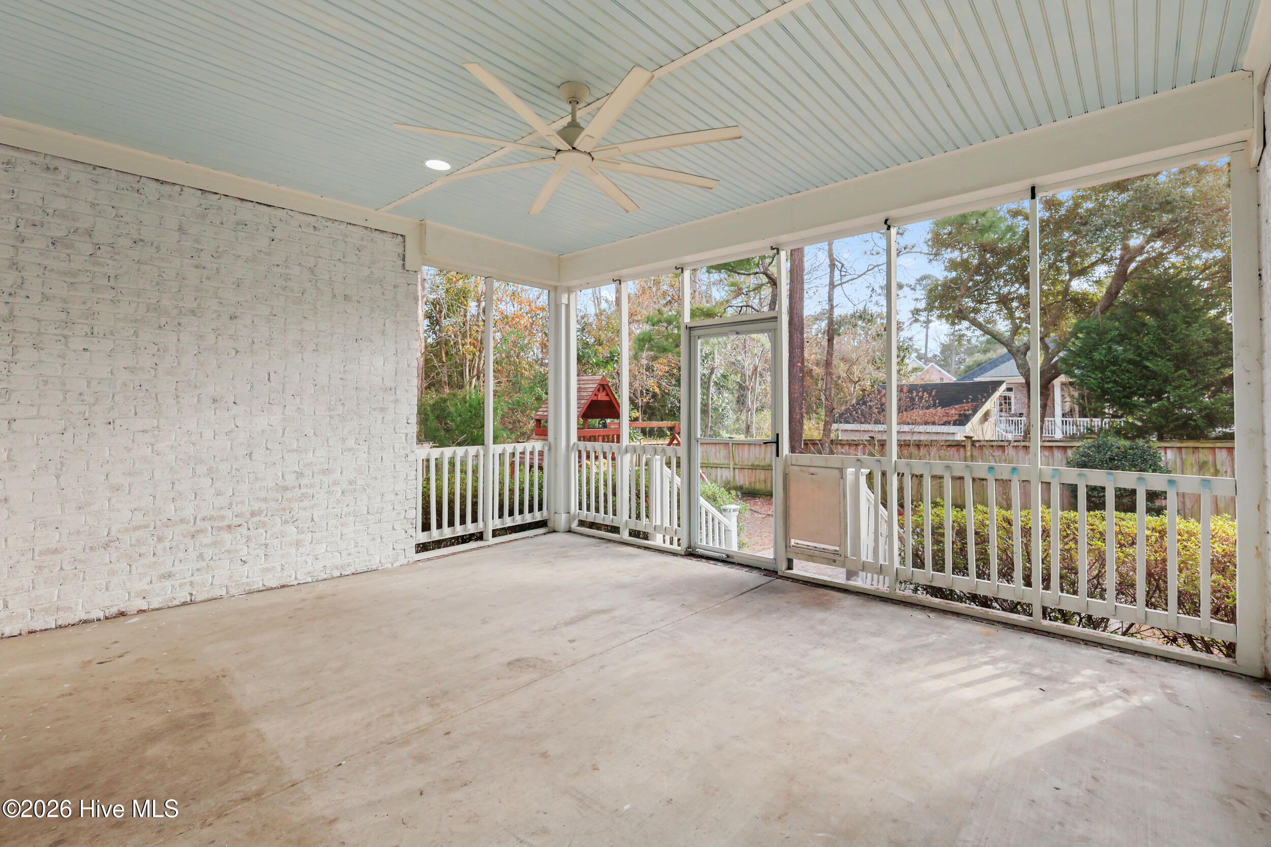 100547349 | Photo 40