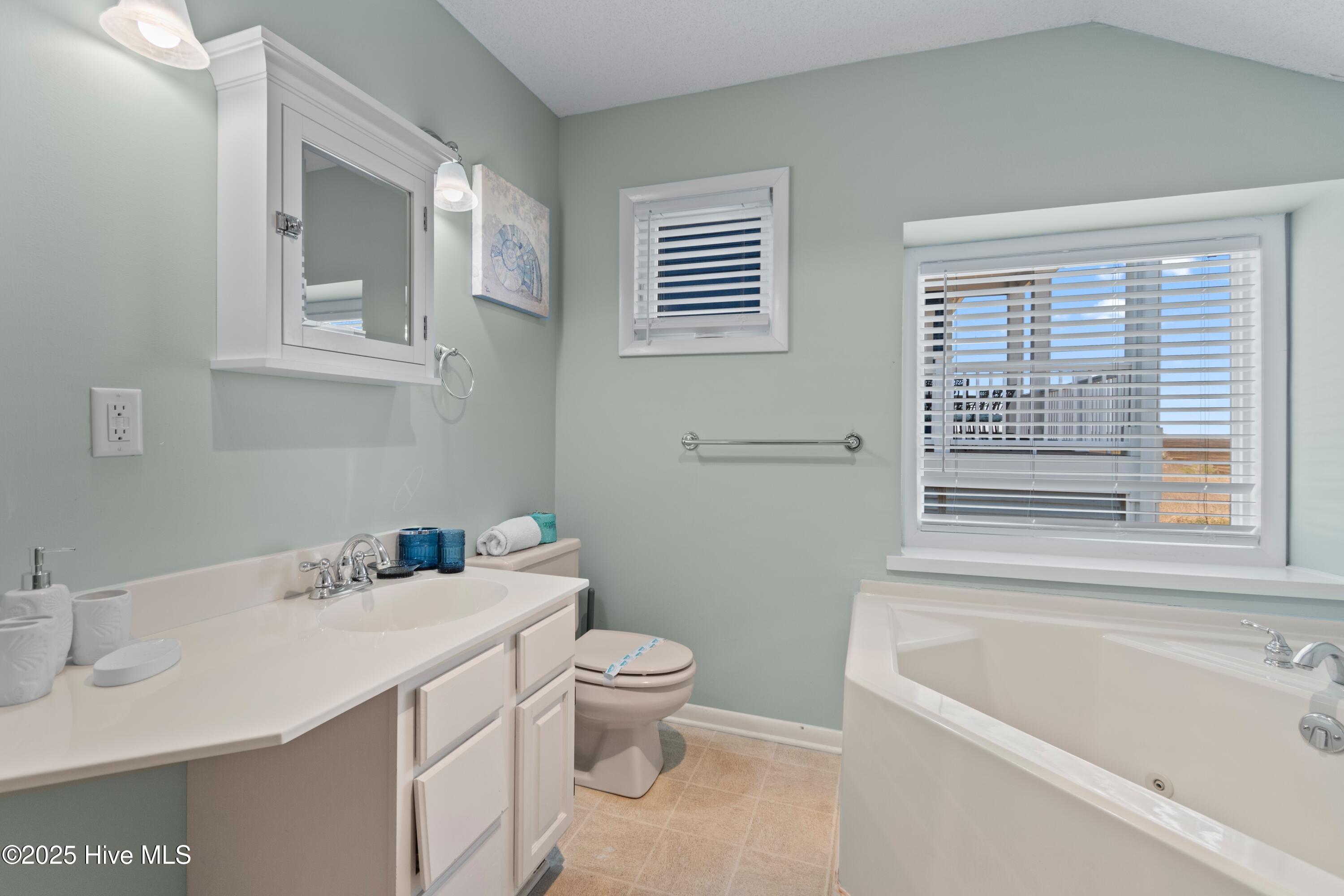 100494024 | Photo 45