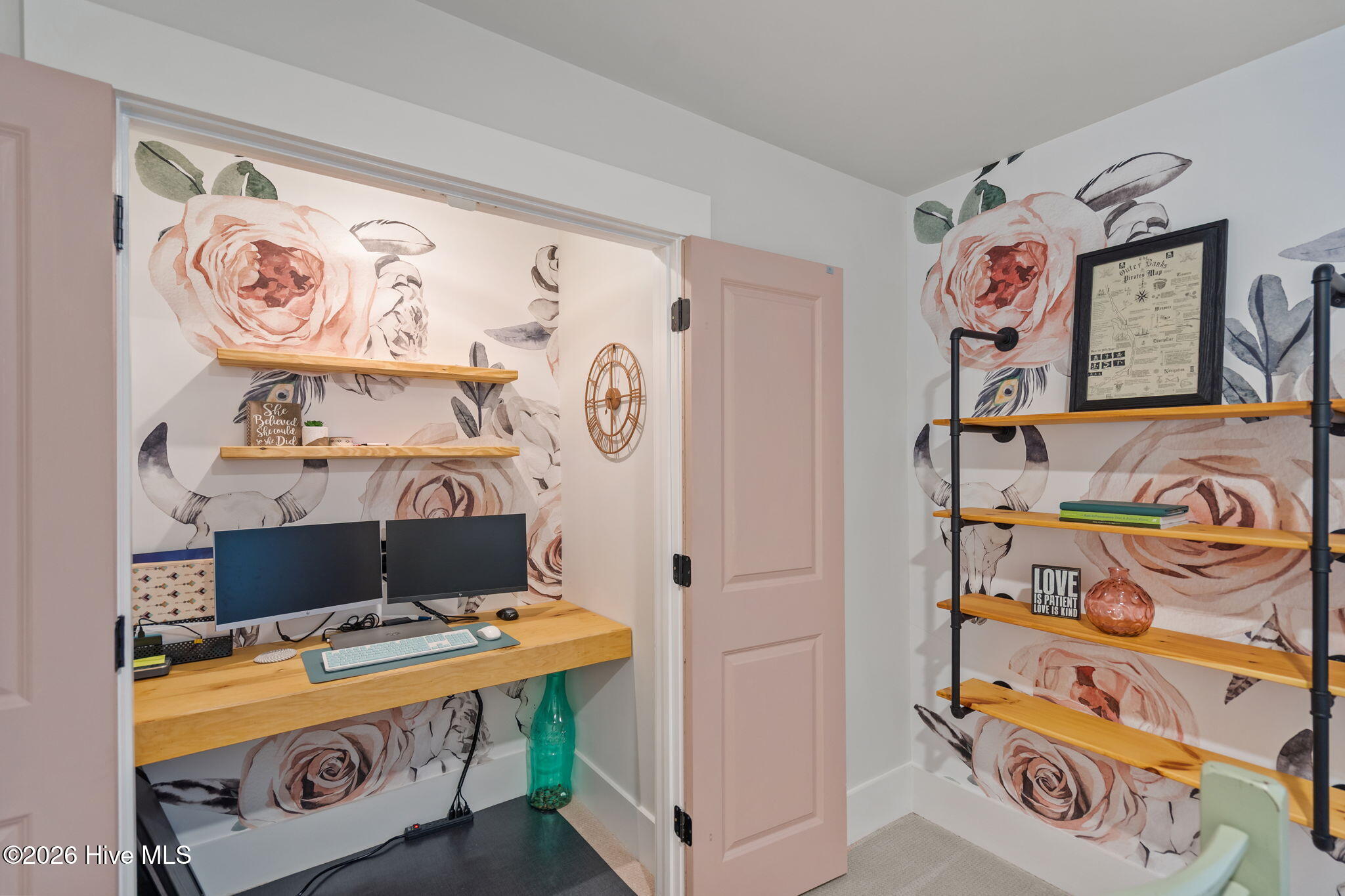 100558026 | Photo 51