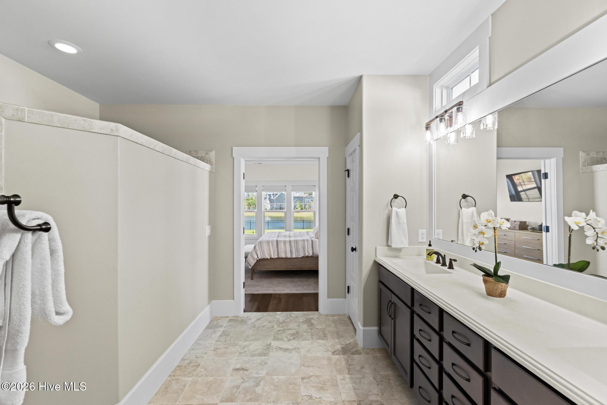 100561204 | Photo 41