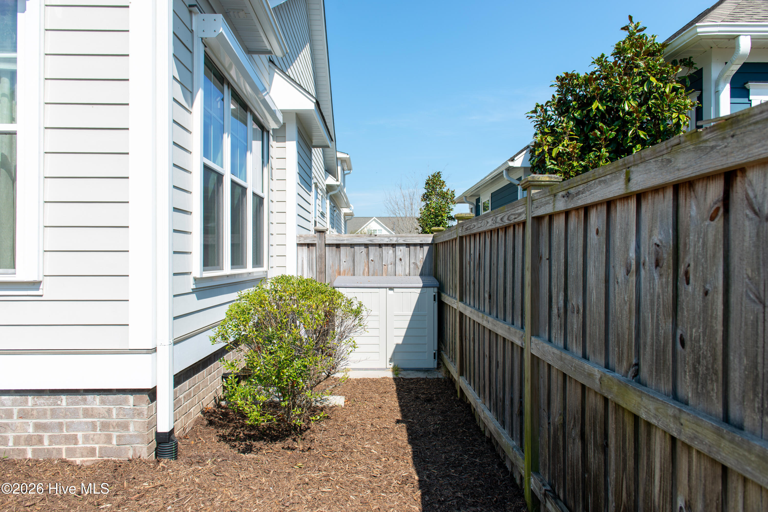 100560299 | Photo 84