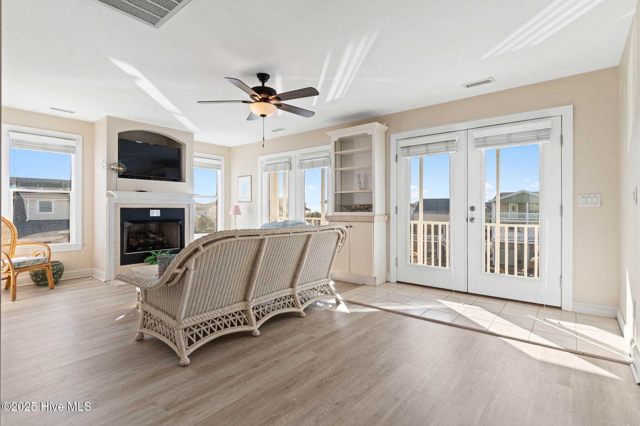 100541460 | Photo 44