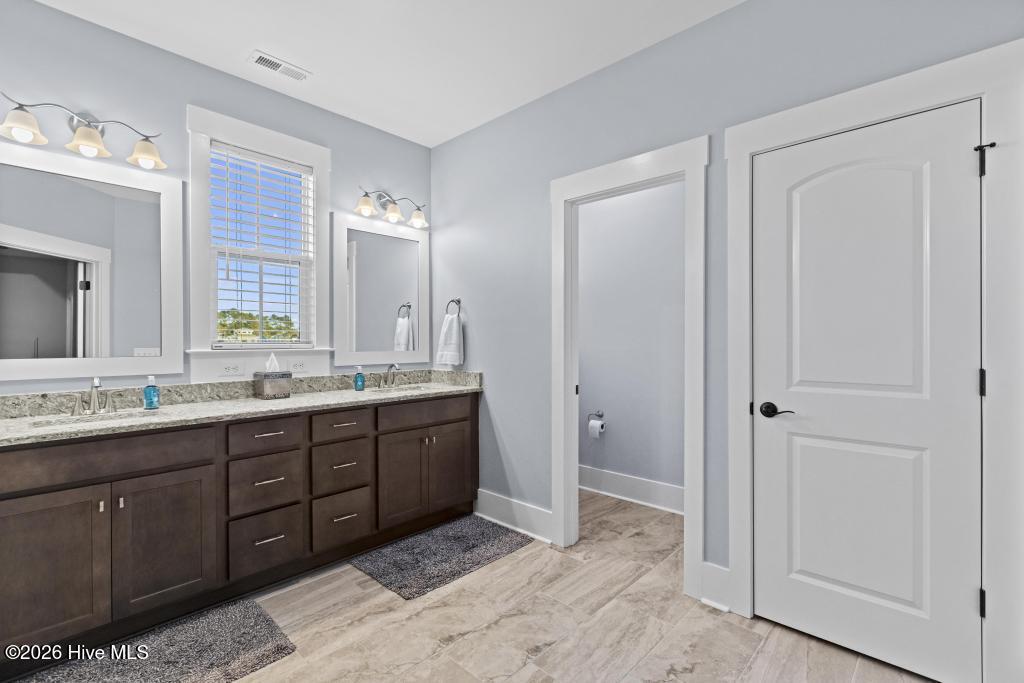 100569844 | Photo 38