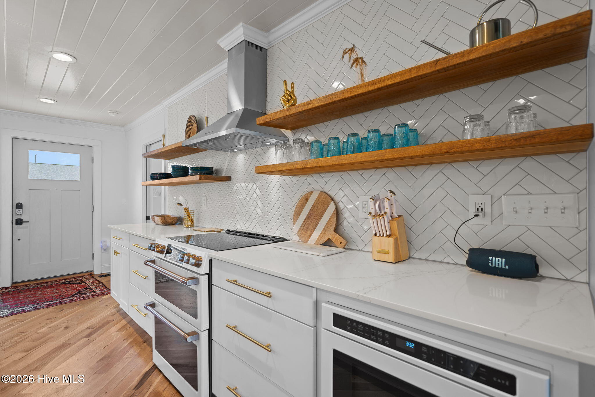 100560357 | Photo 12