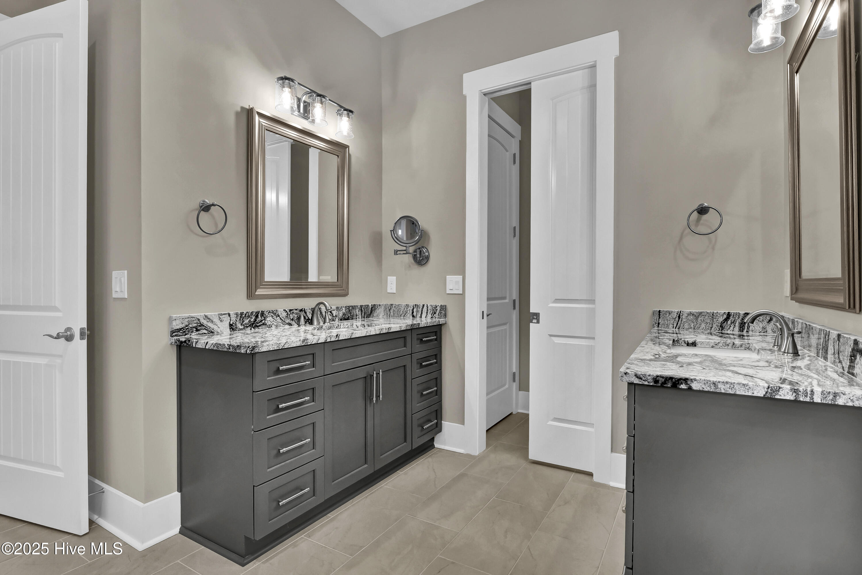 100531256 | Photo 15