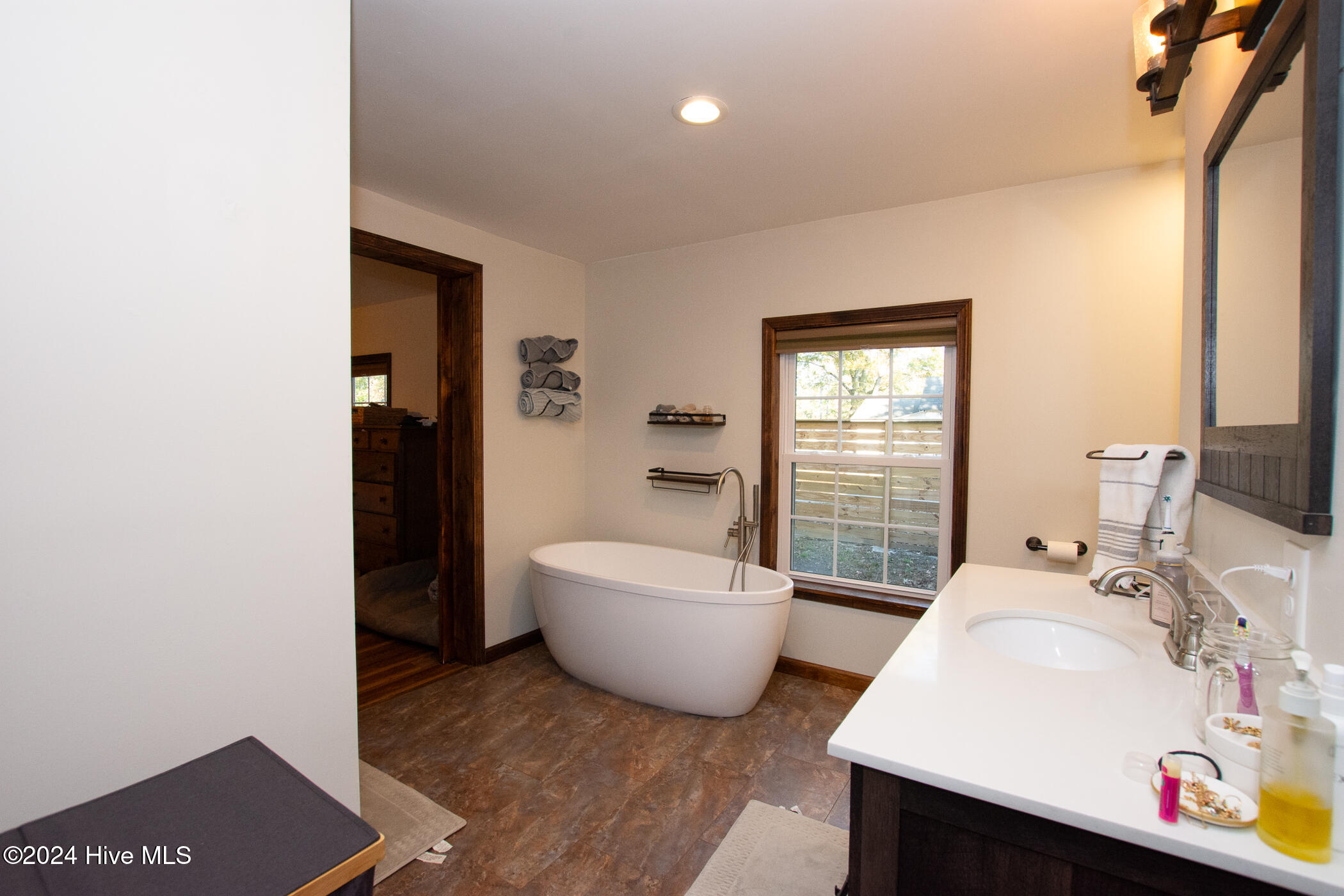 100552342 | Photo 25