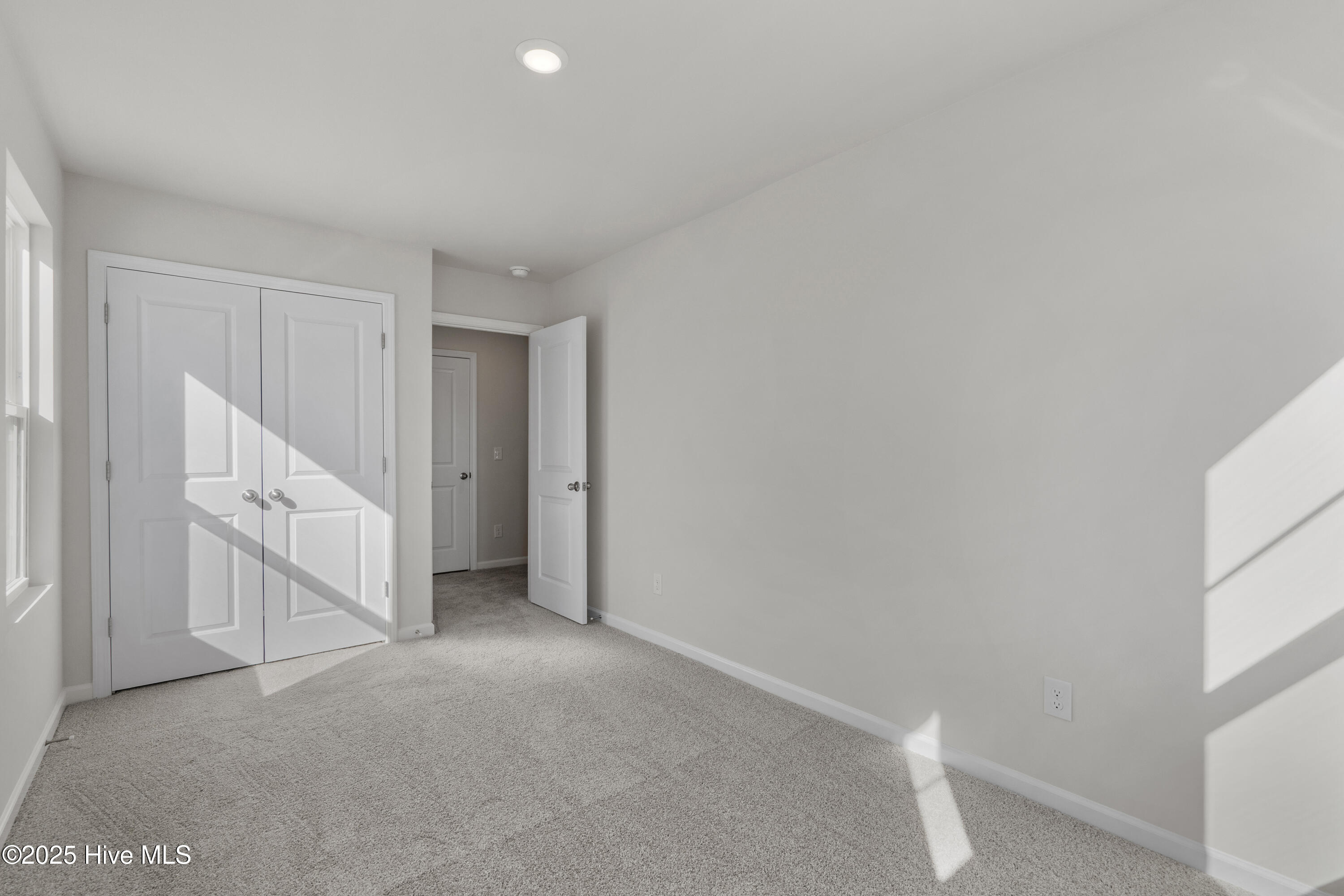 100536567 | Photo 30