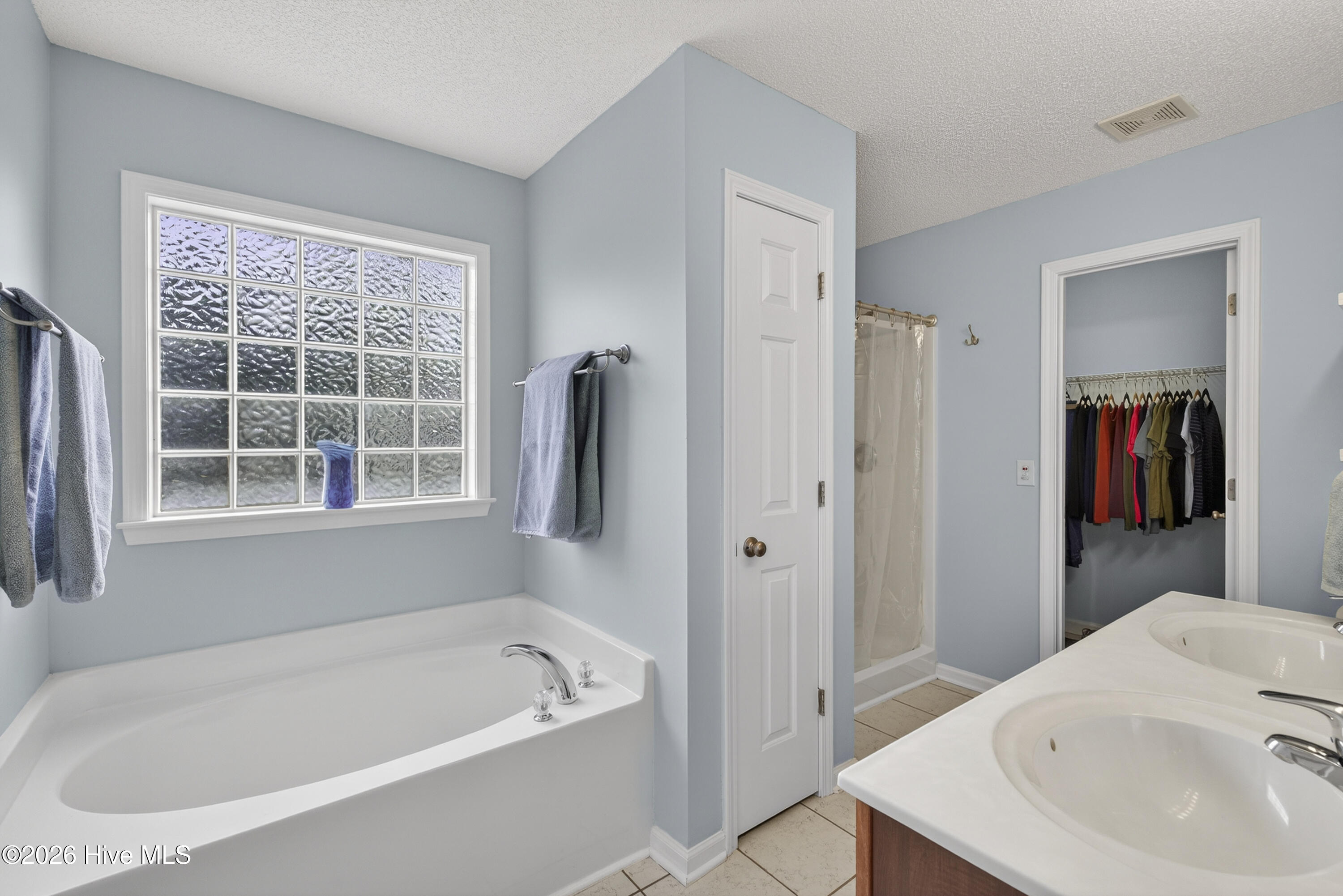 100565097 | Photo 19