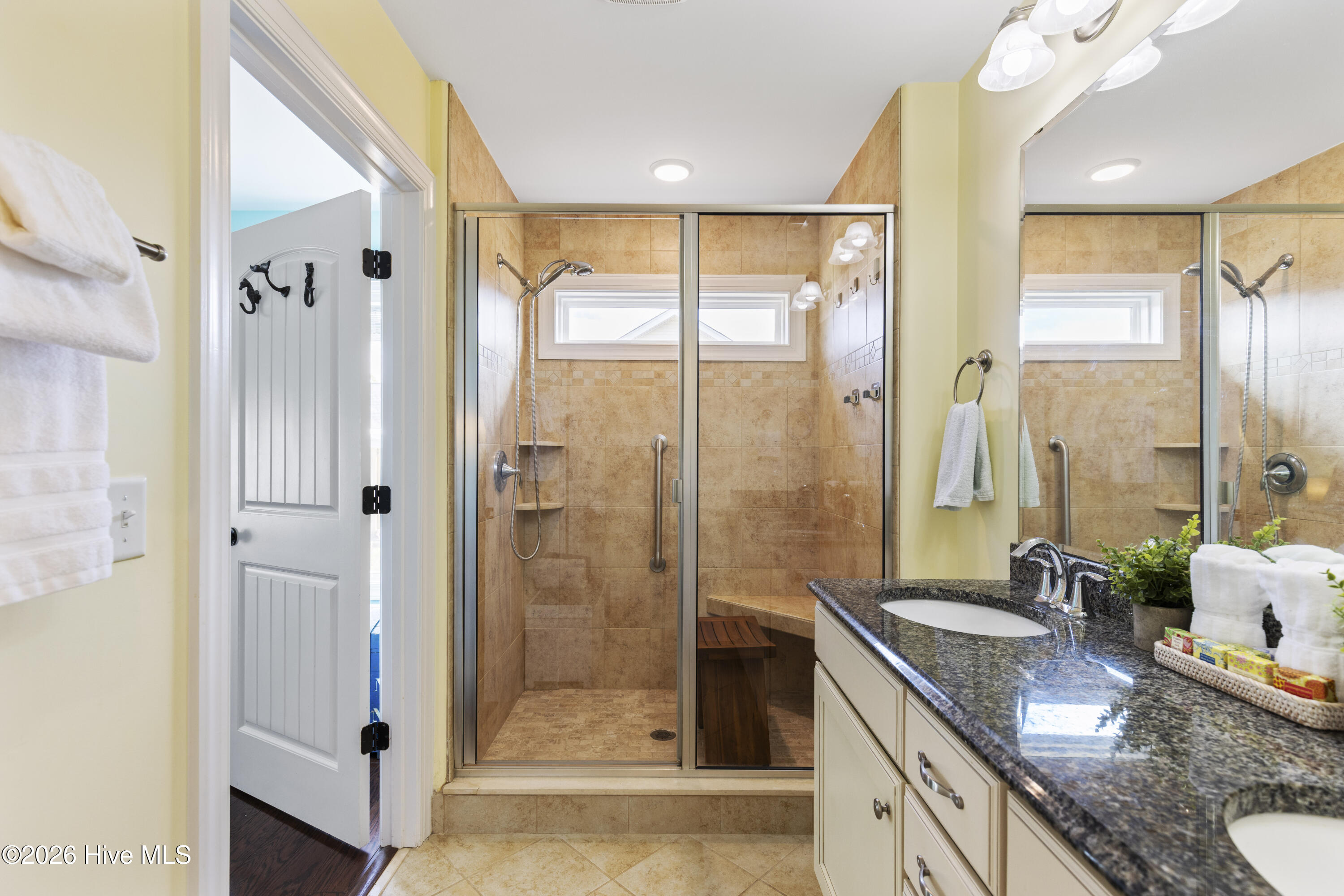 100551829 | Photo 28