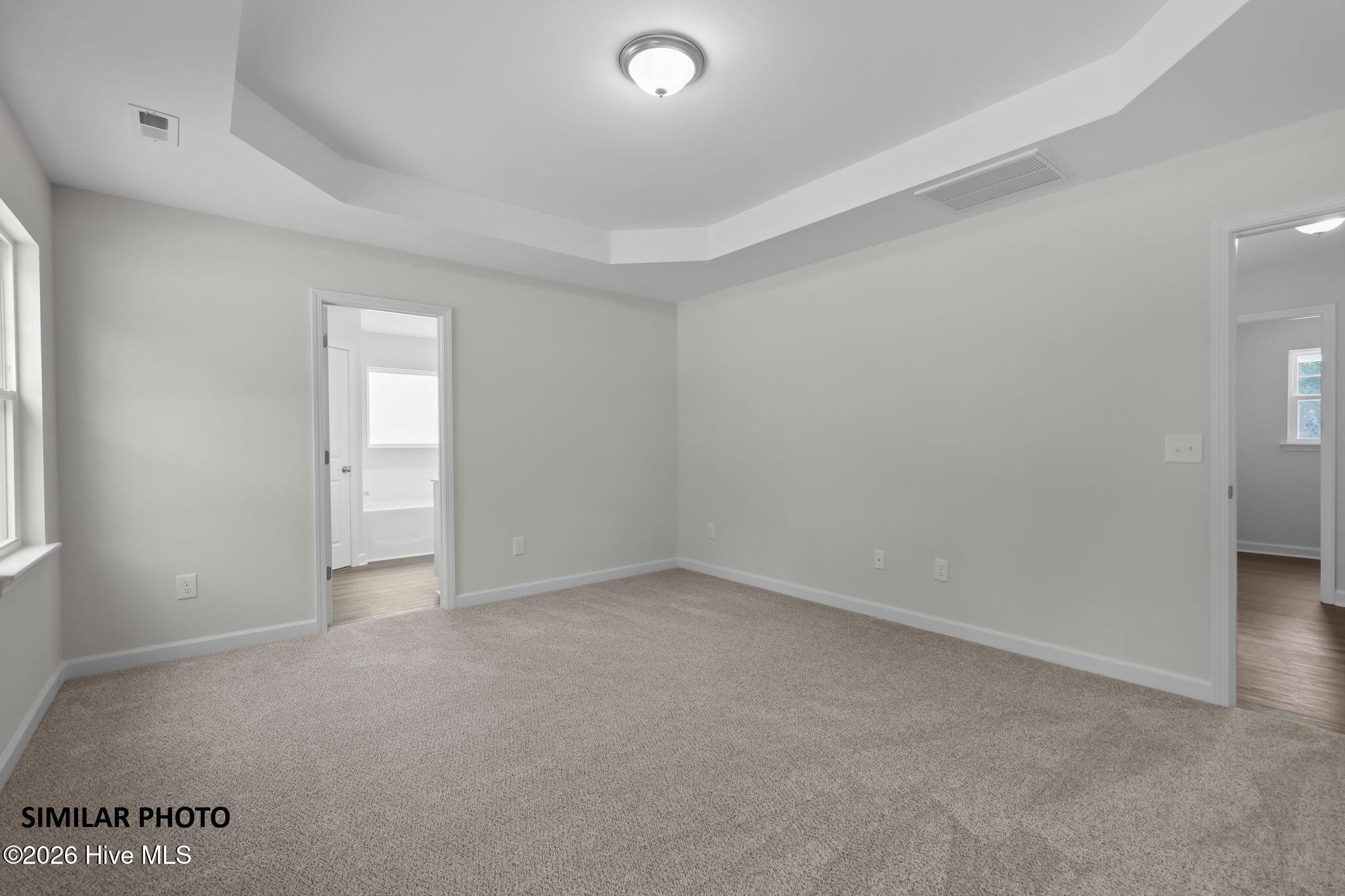 100566492 | Photo 10