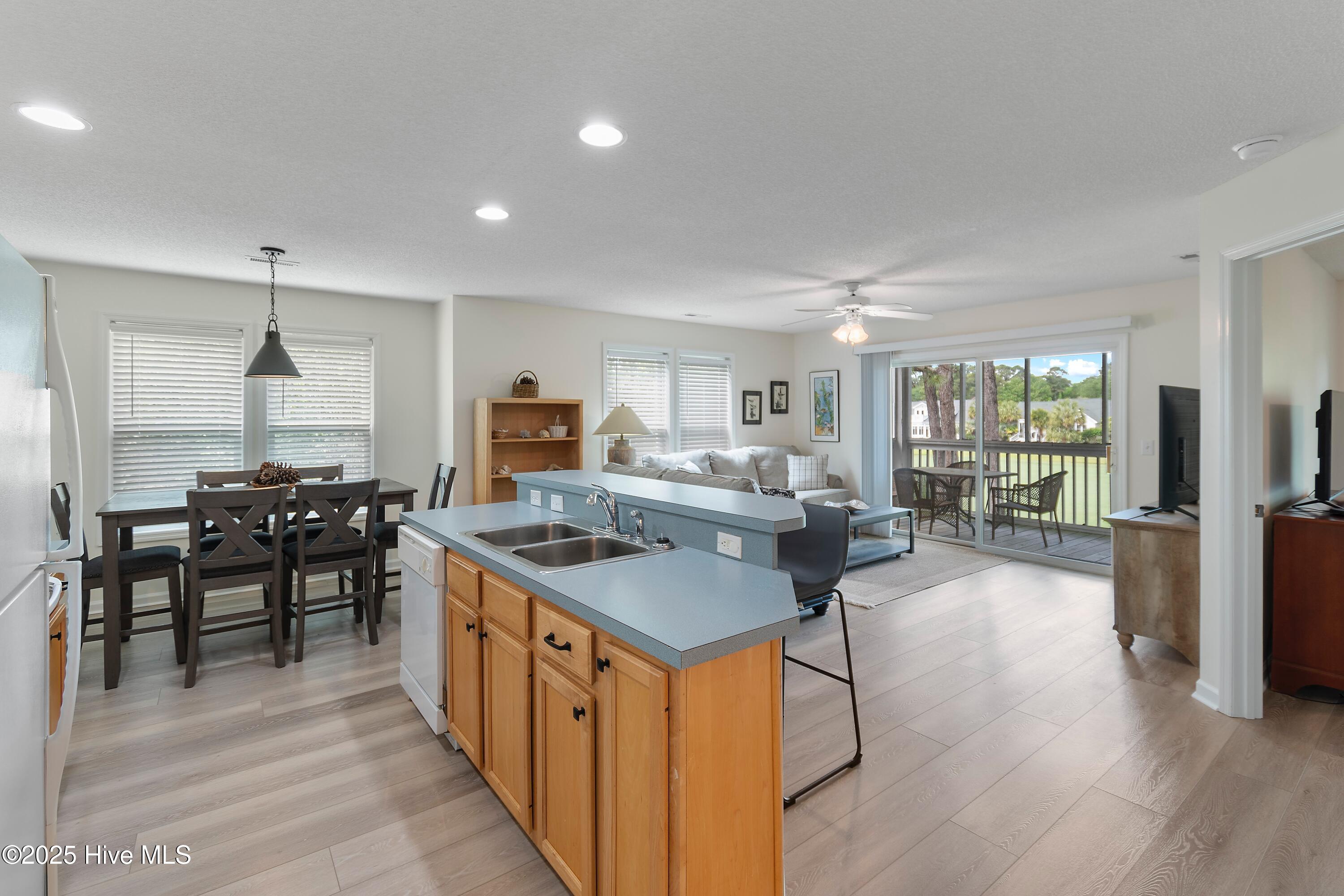 100508333 | Photo 12