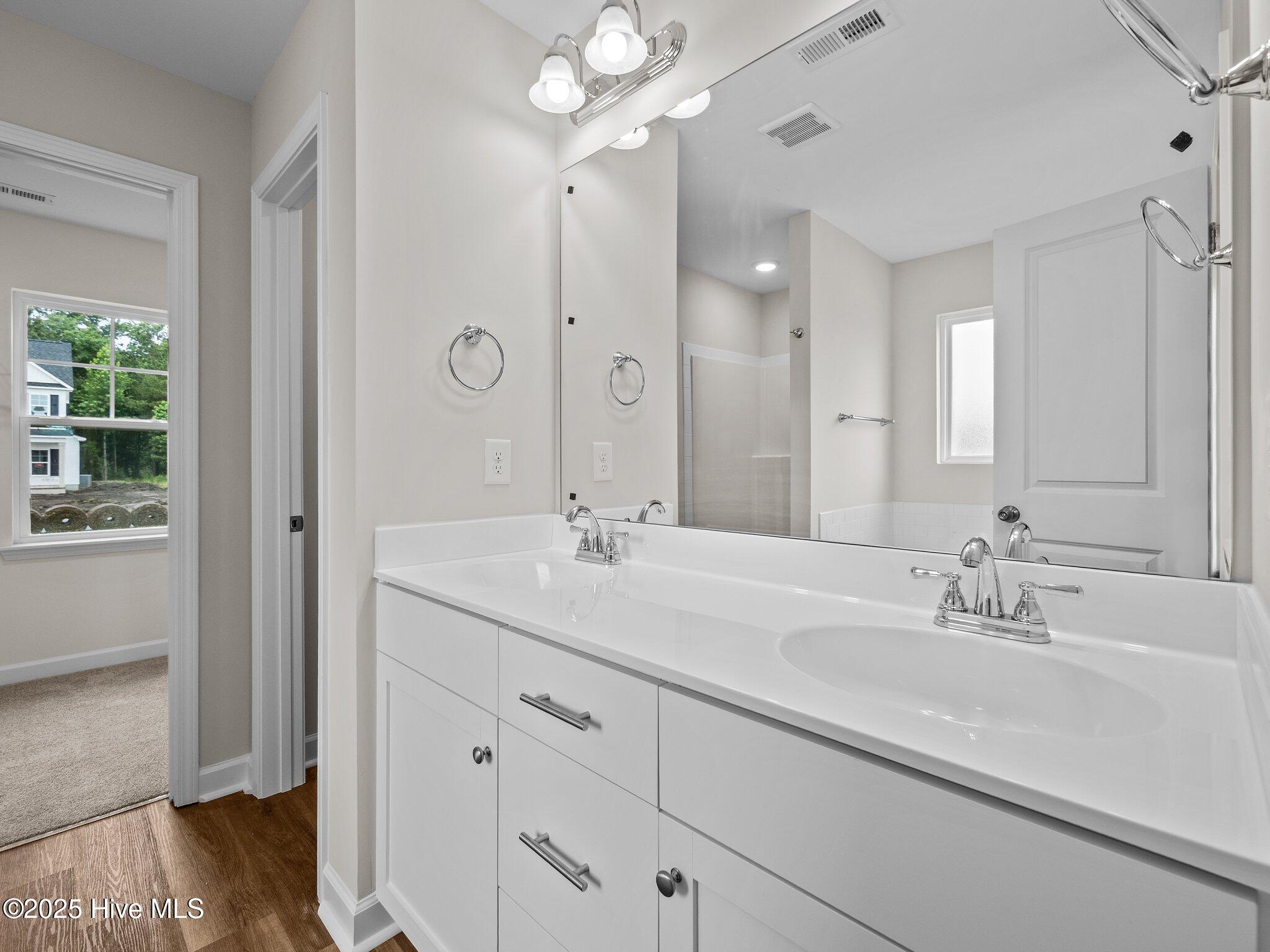 100511213 | Photo 17