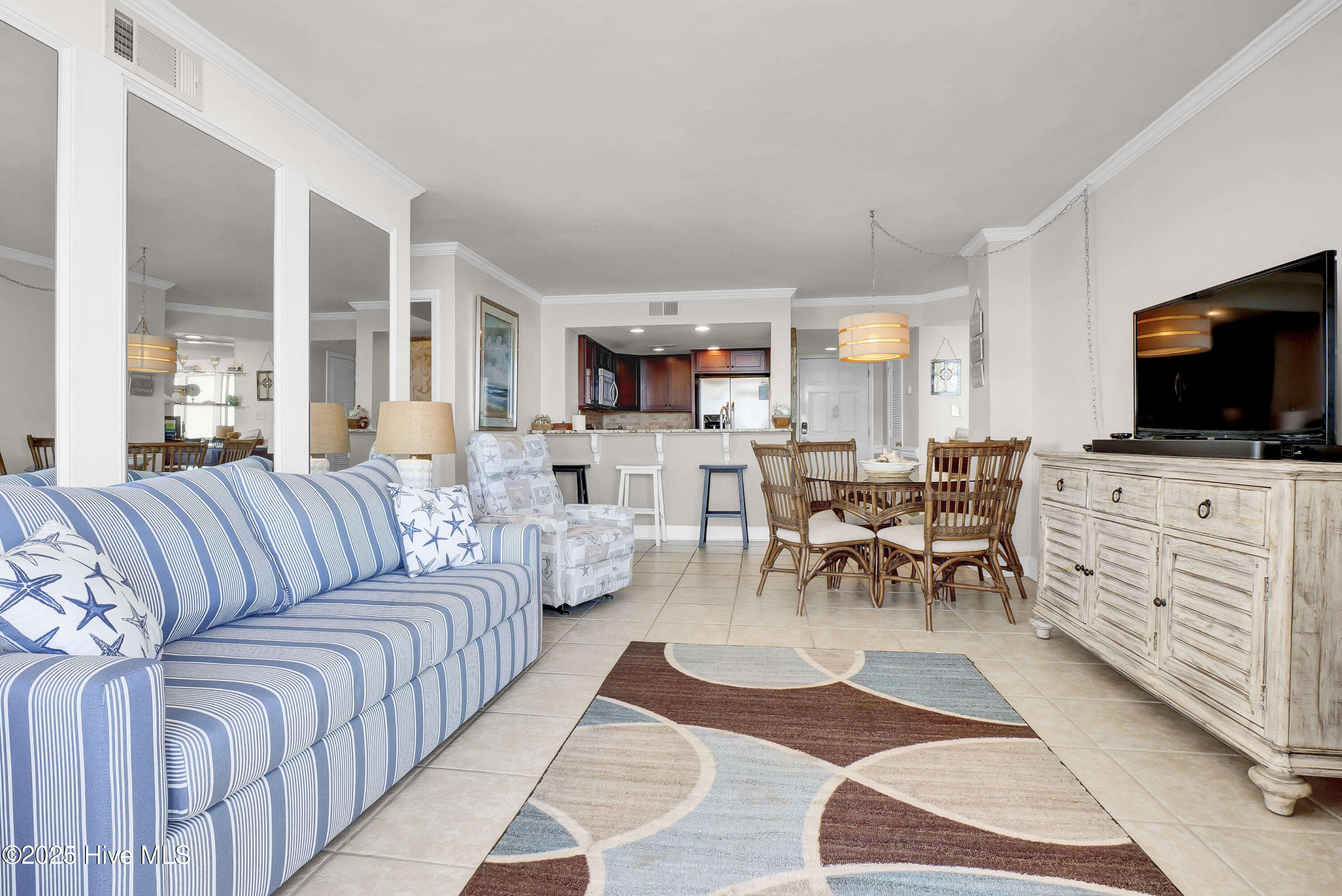 100521278 | Photo 18