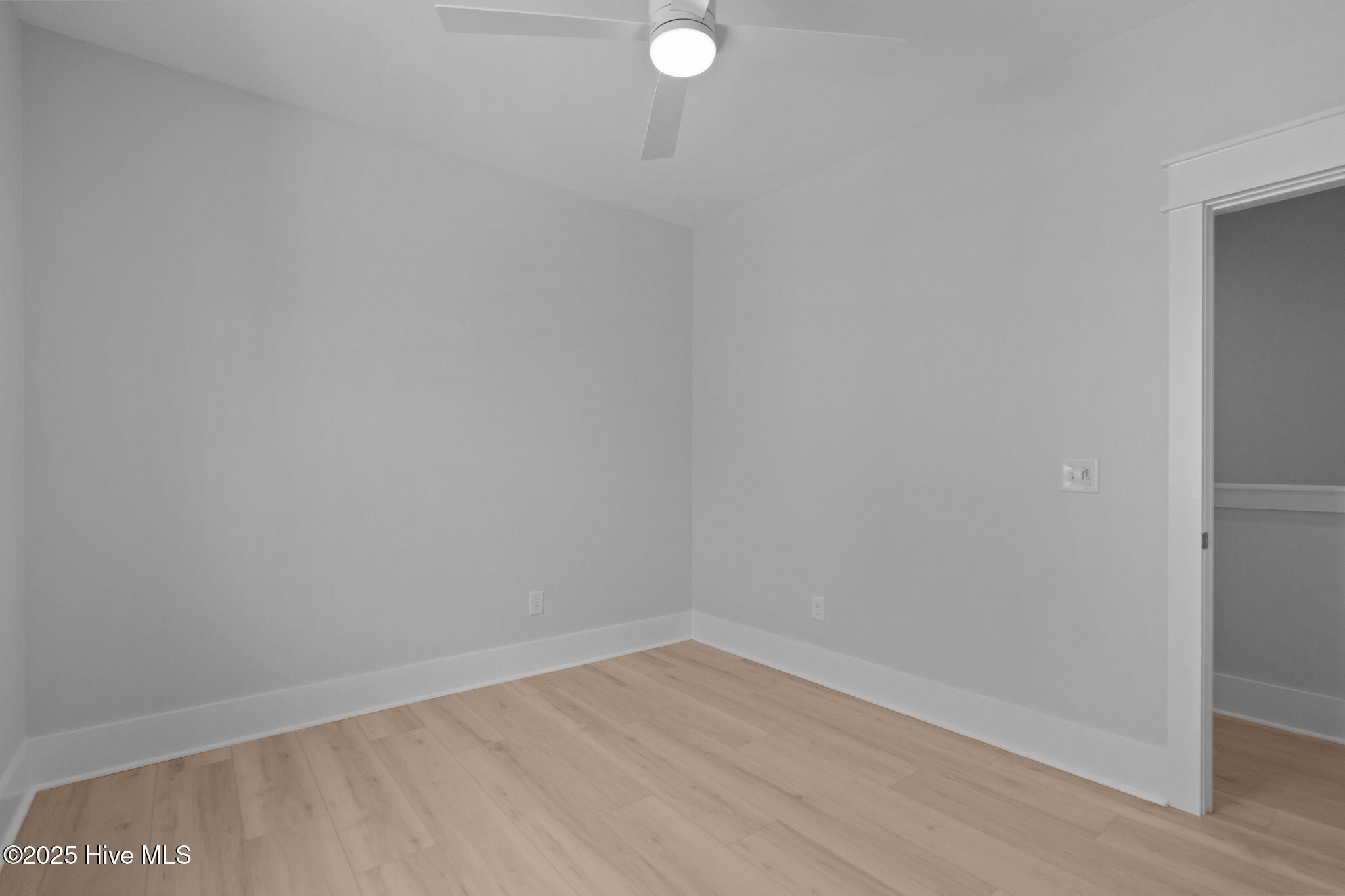 100537879 | Photo 35