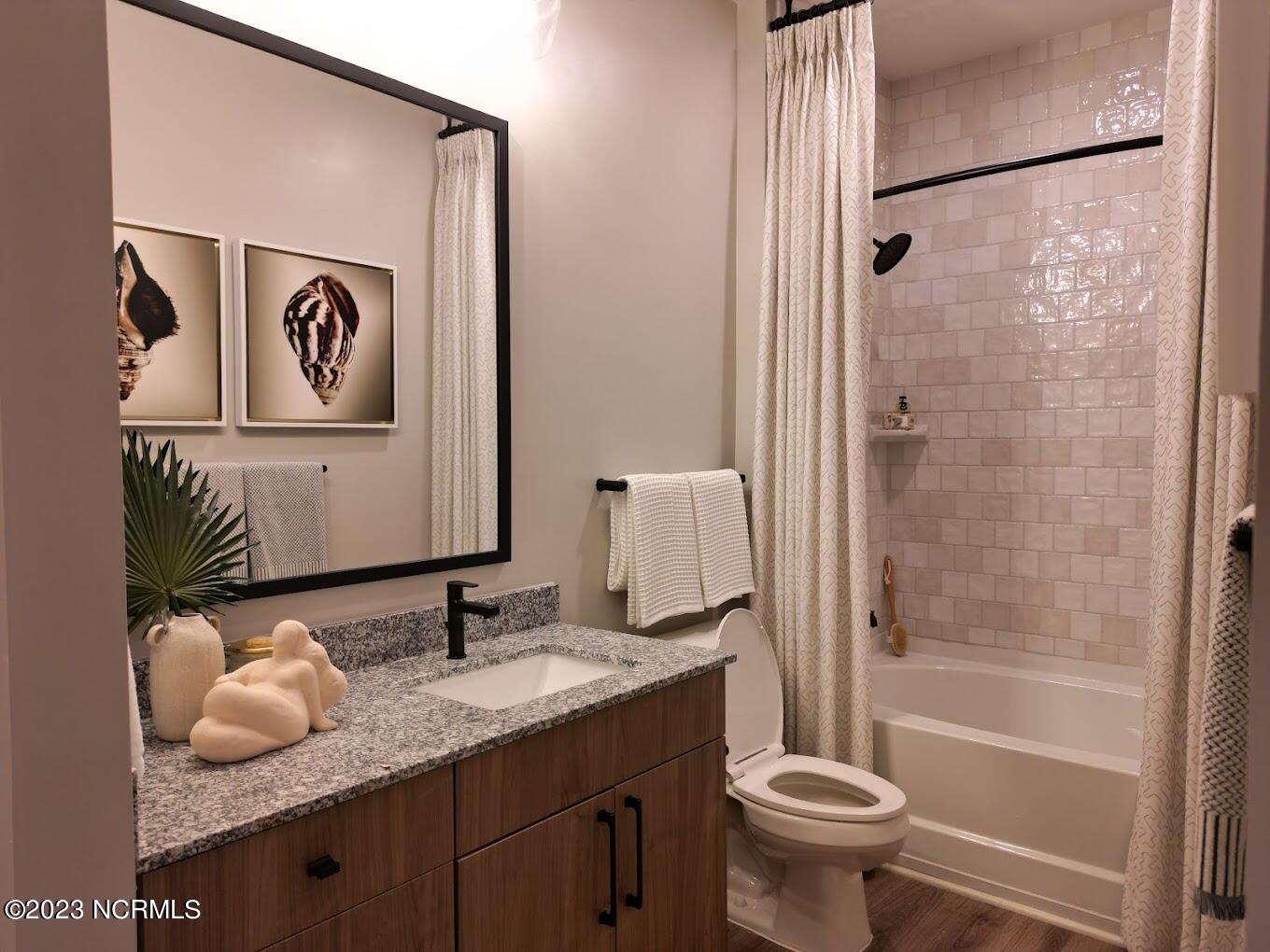 100546051 | Photo 17