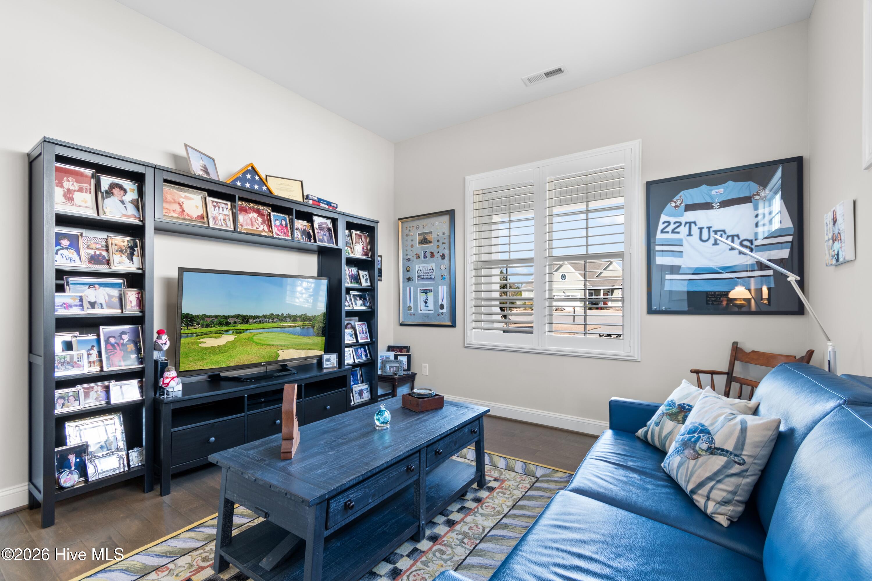 100560288 | Photo 36