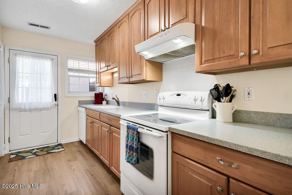 100541367 | Photo 14