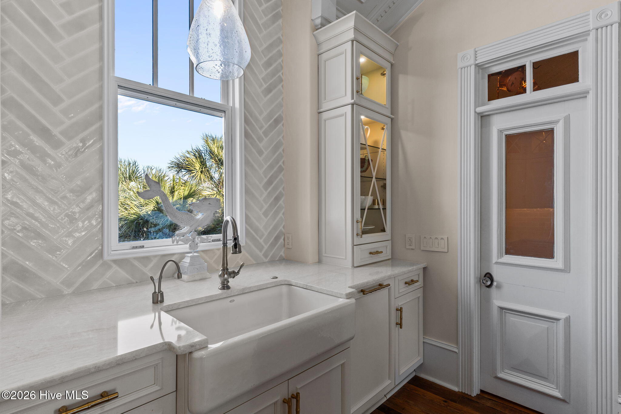 100552689 | Photo 32