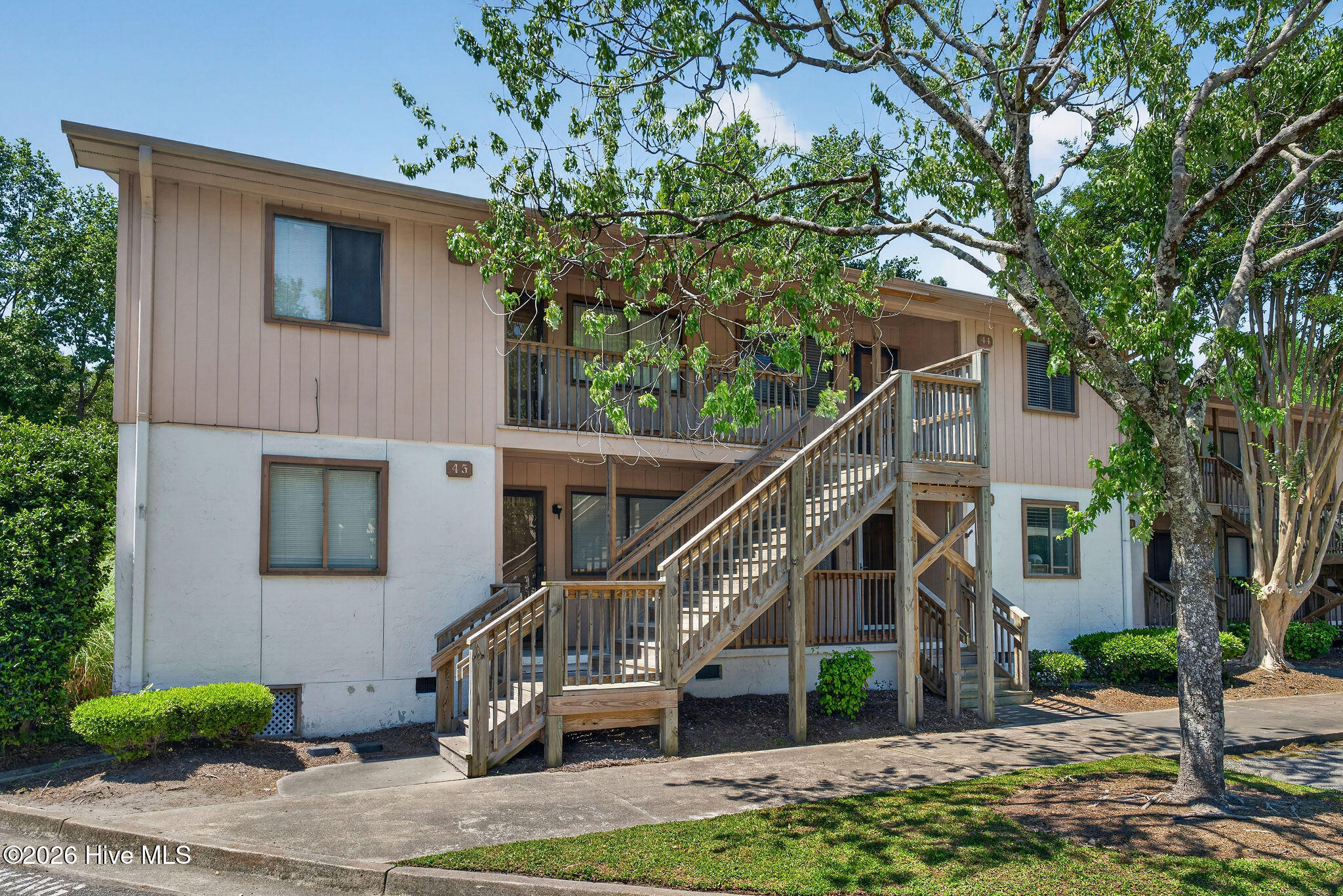 100569384 | Photo 28