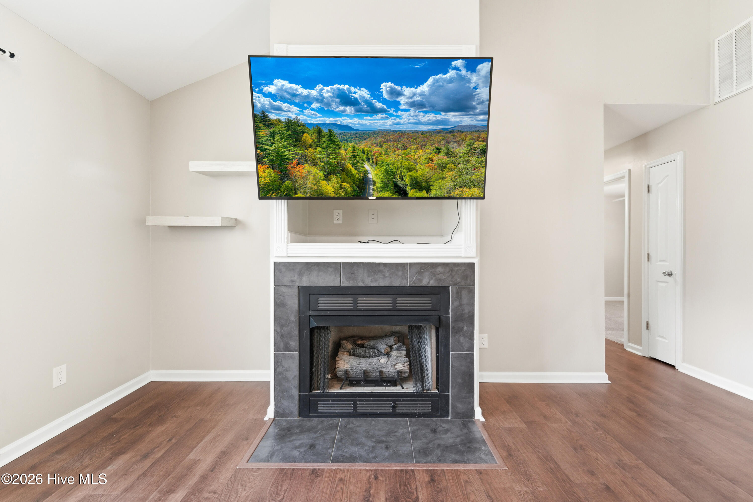 100568170 | Photo 10