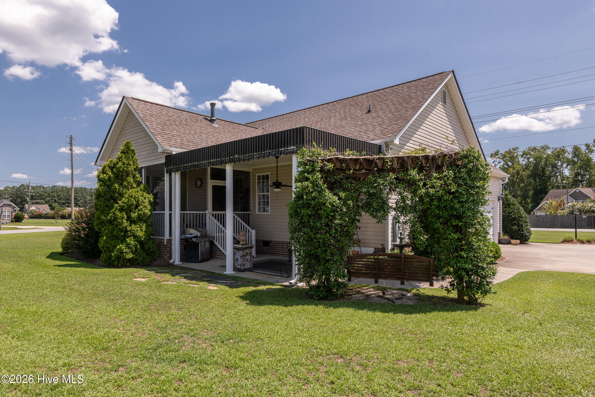 Exterior photo of 395 Laurie Ellis Road, Winterville, NC 28590. MLS: 100592919