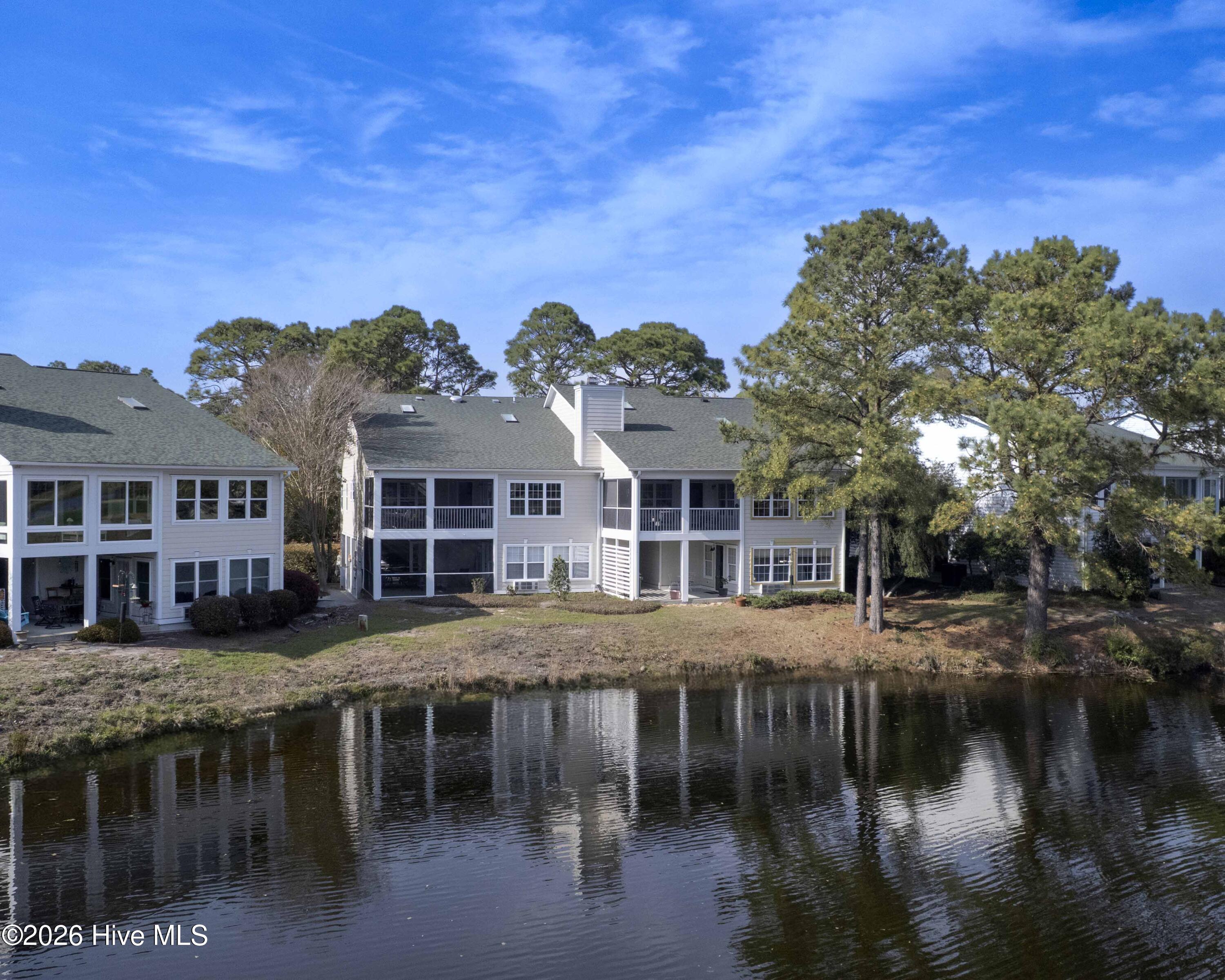 100563041 | Photo 64