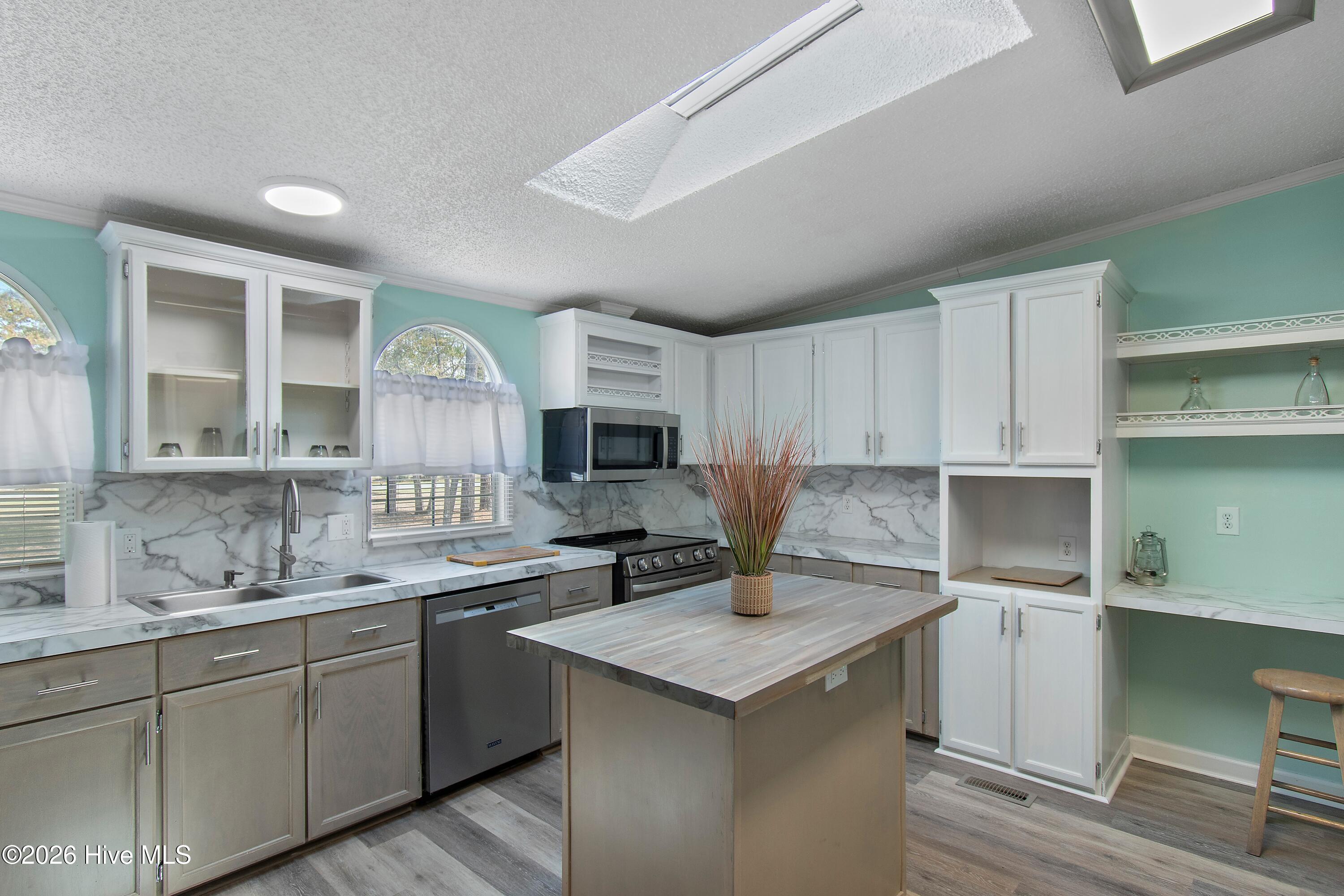 100566223 | Photo 18