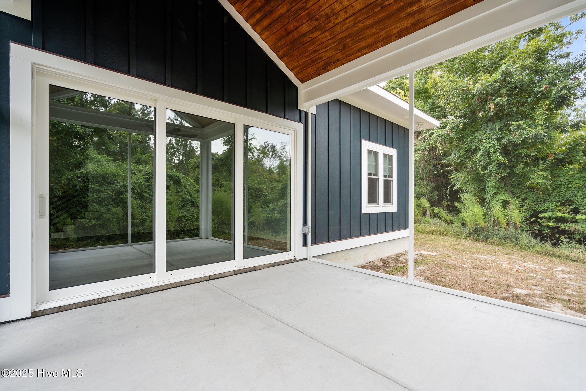 100532333 | Photo 126