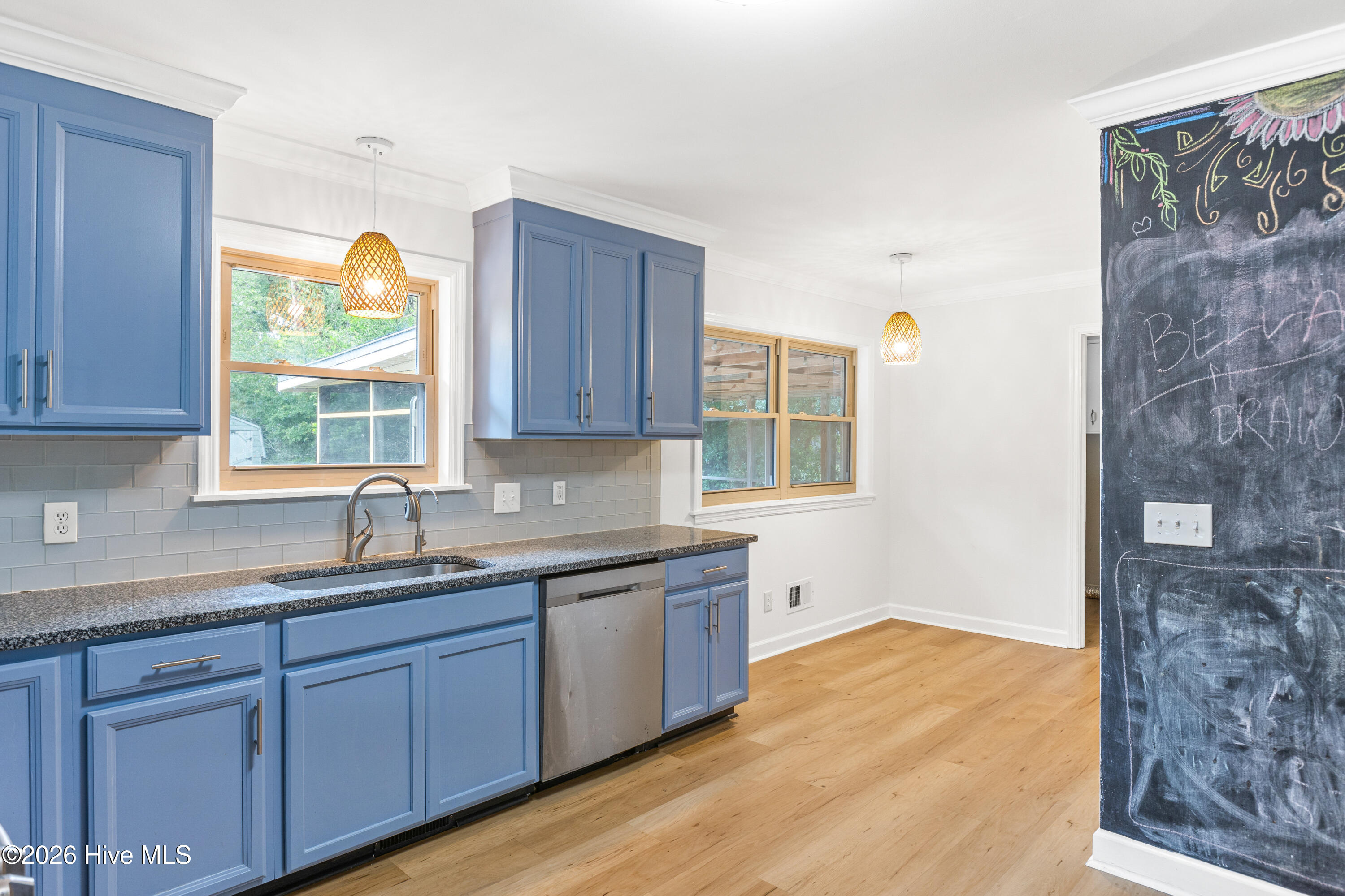 100552931 | Photo 12