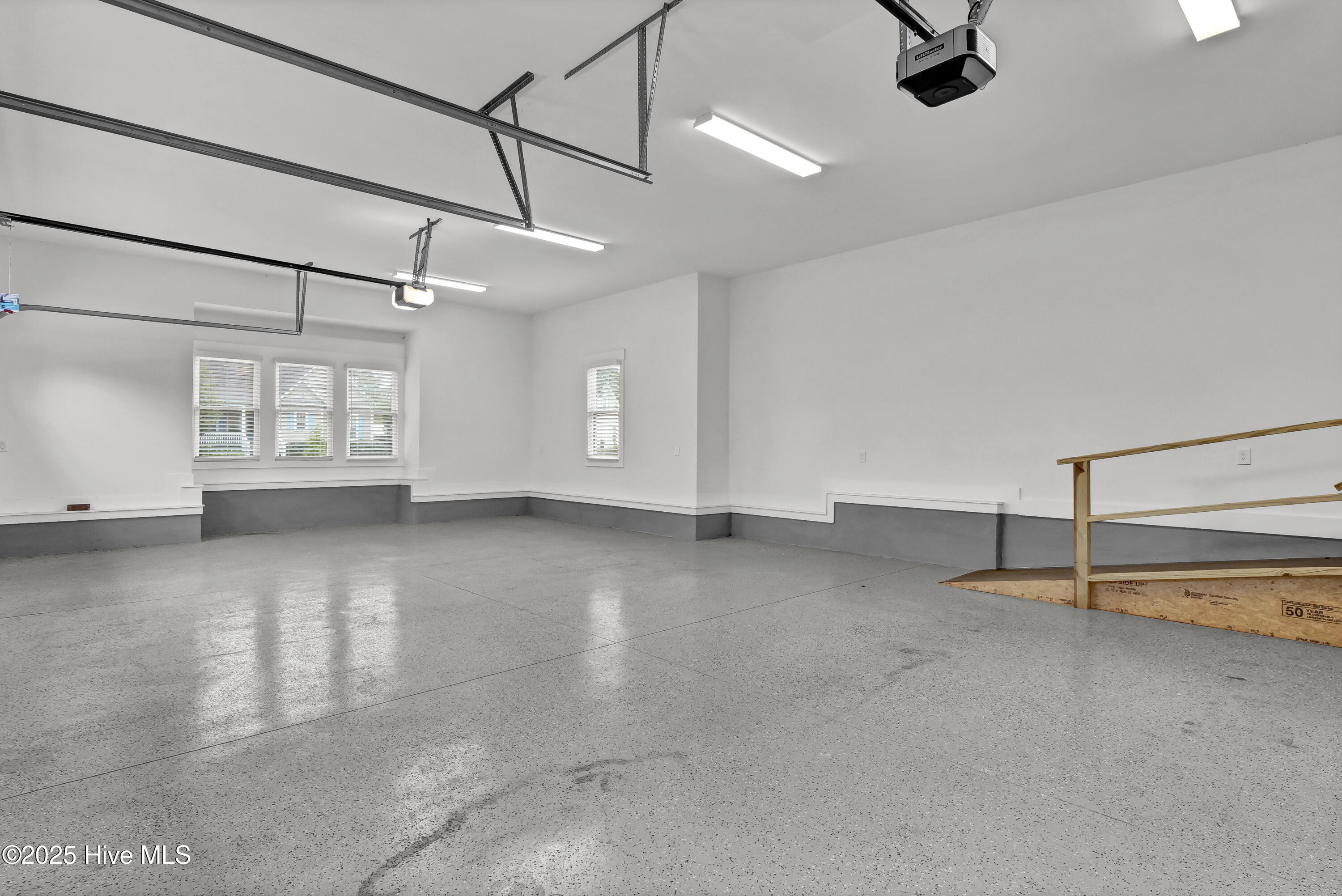 100531256 | Photo 27