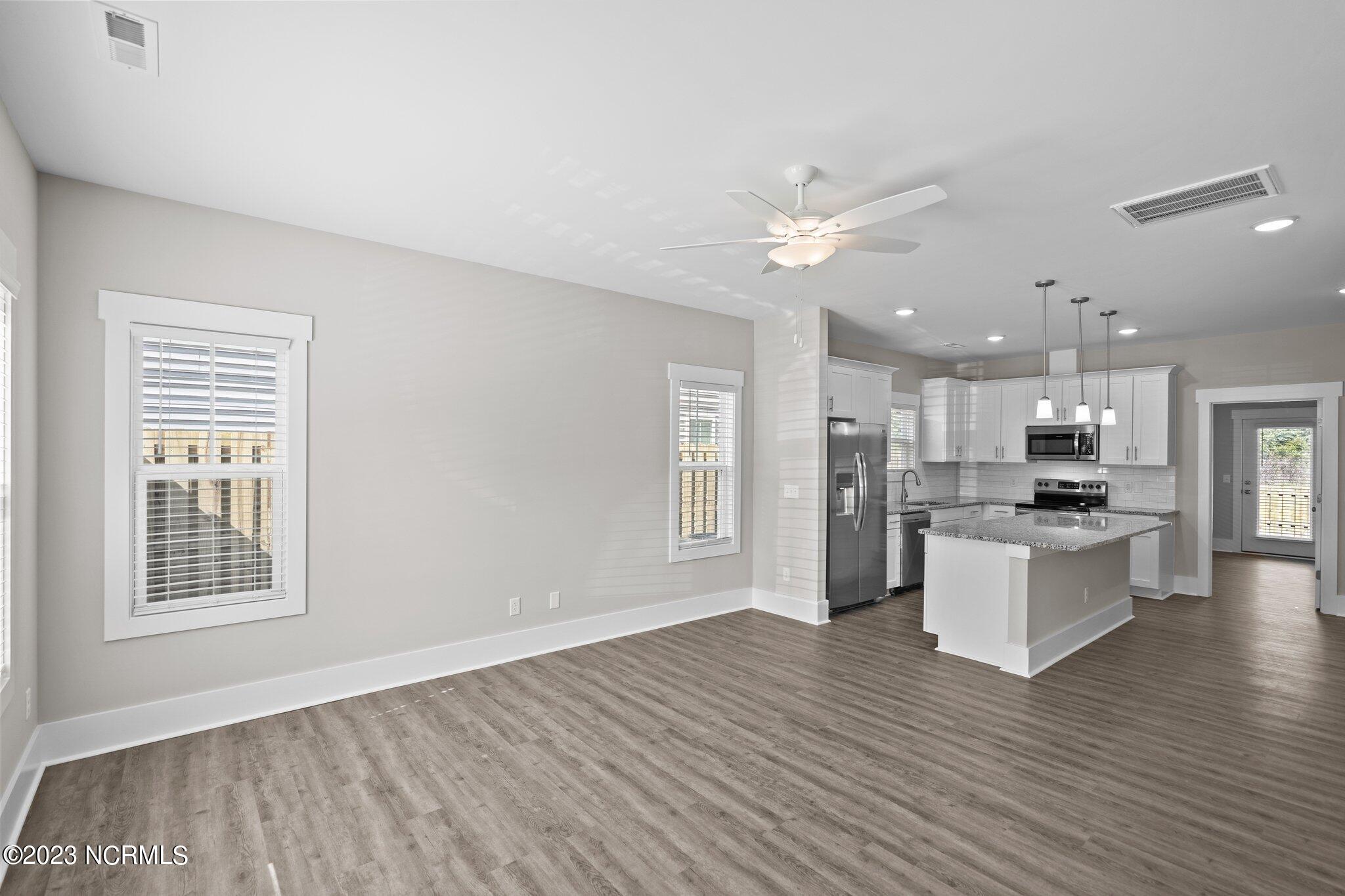 100545578 | Photo 14