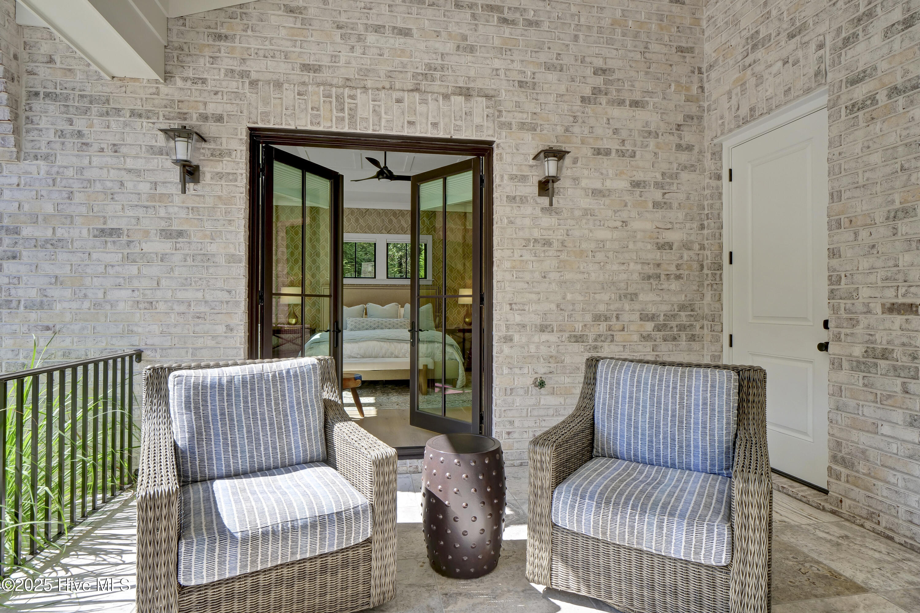 100532496 | Photo 40