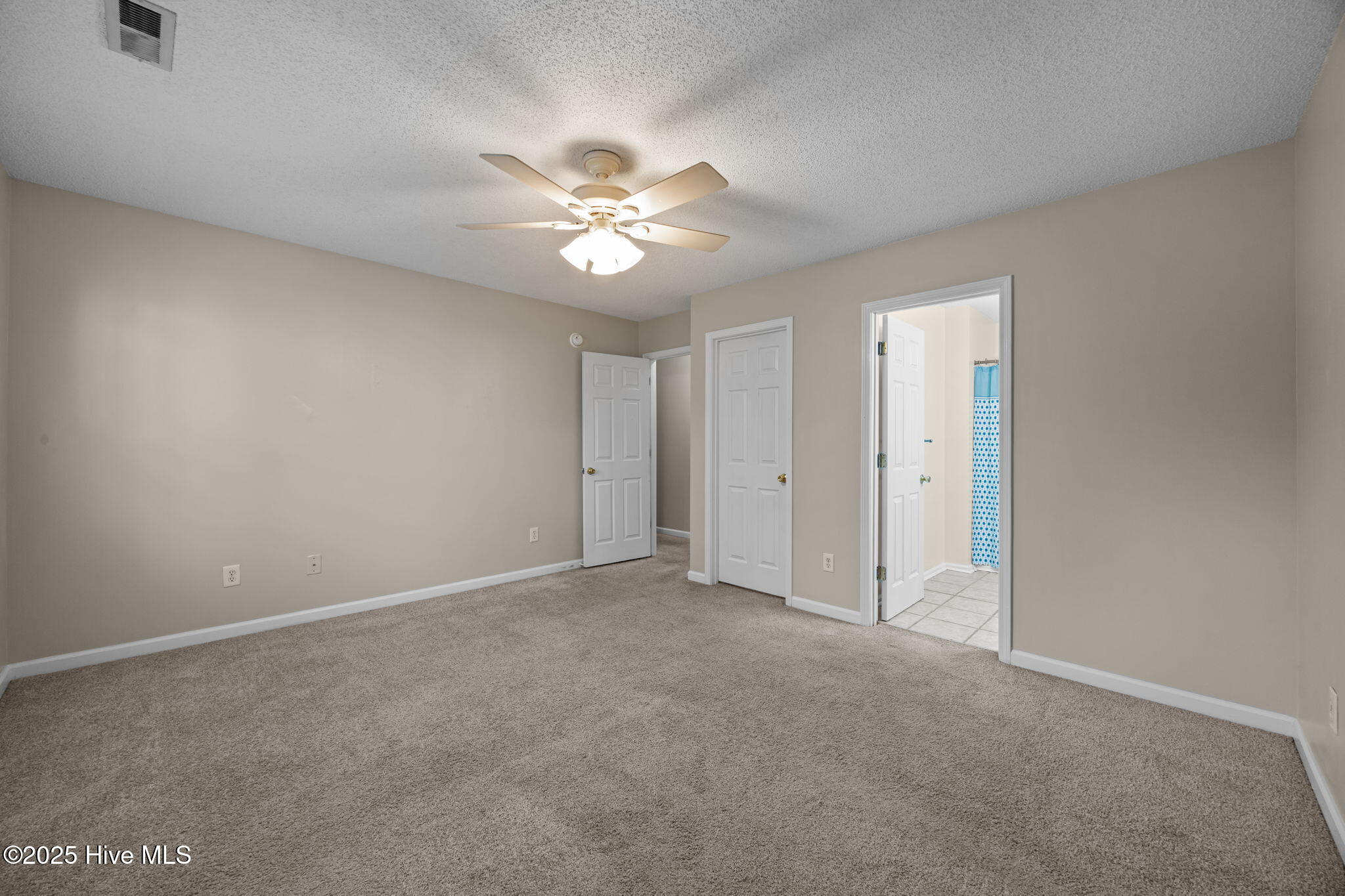 100543973 | Photo 23