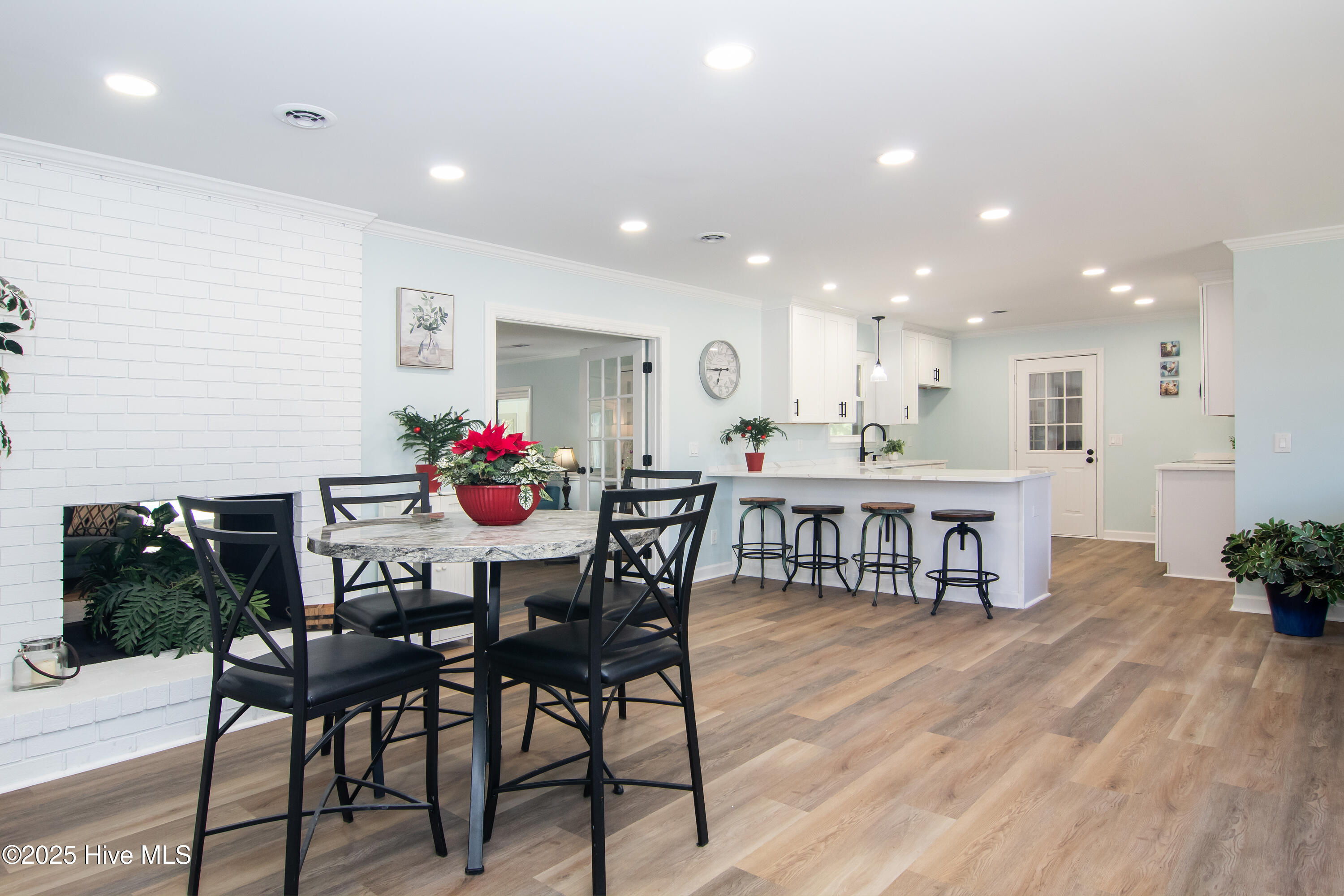 100545586 | Photo 12