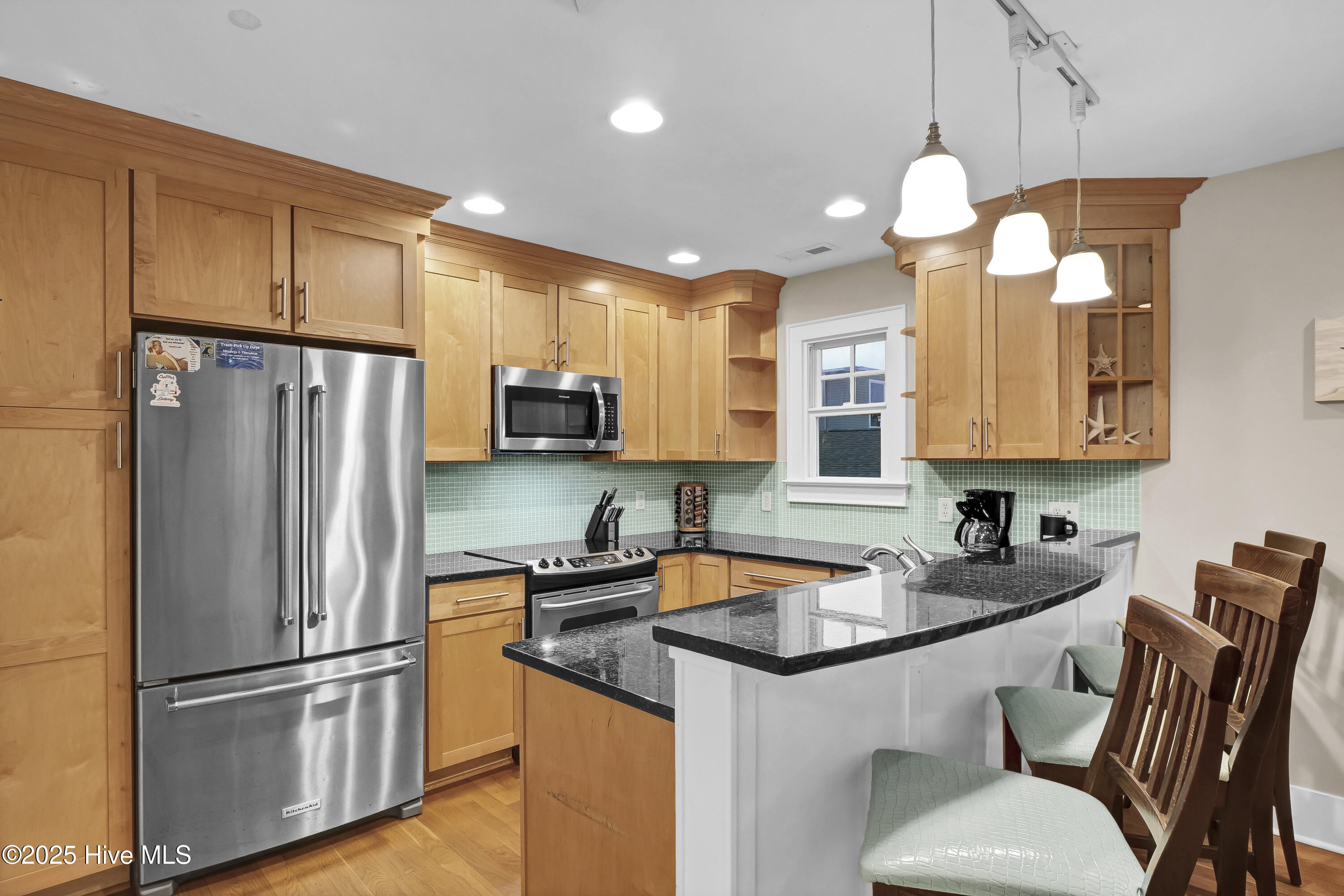 100525301 | Photo 27